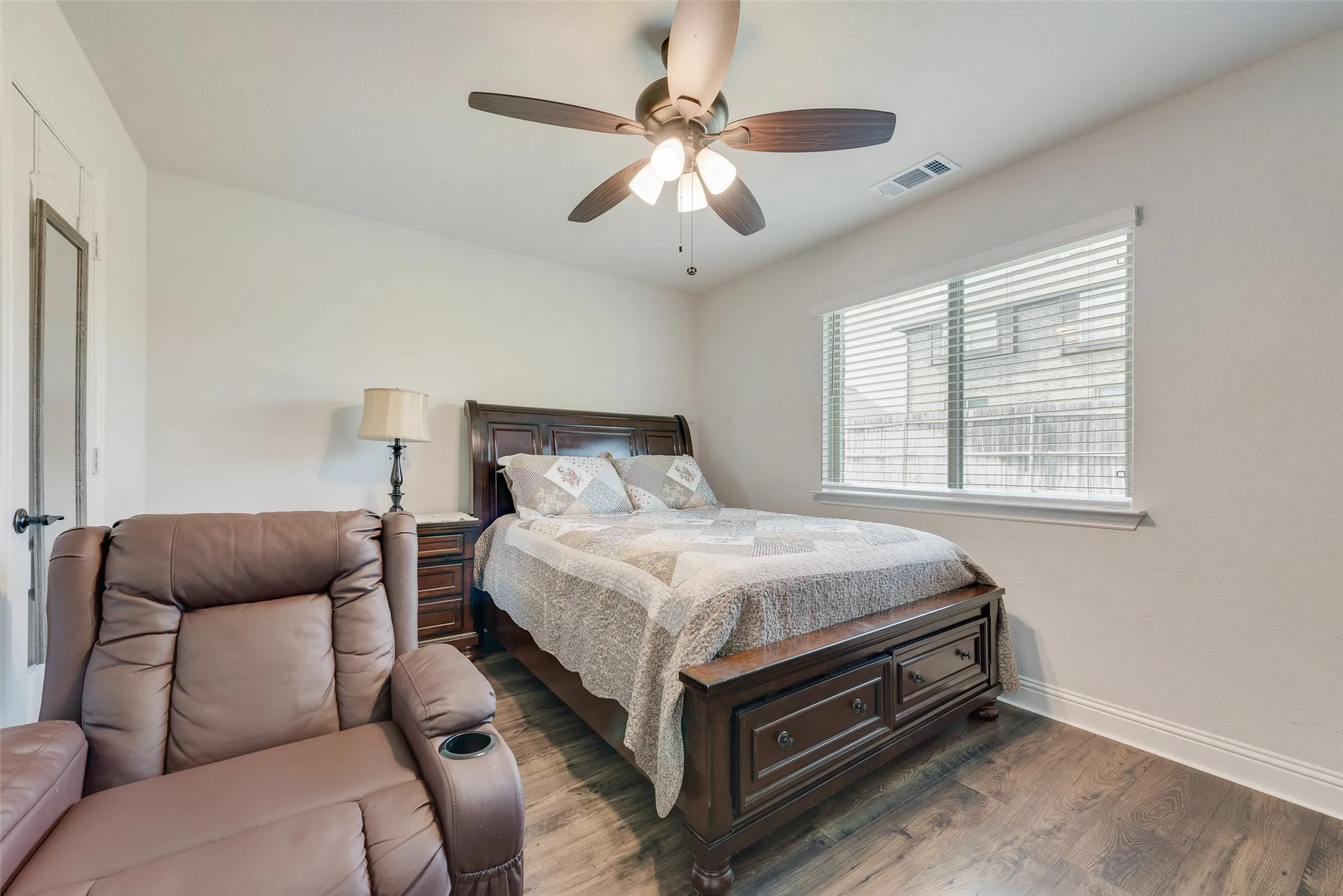 Single Family Residence For Sale in Ellis County , 605 Dusty Glen Trail, Midlothian, Texas 76065, 4 Bedroom, 3 Bathroom, 2 Garage spaces, 2,825 Sqft, built in 2022, Preowned, mls#21253223, Real Estate Agent in Midlothian, Homes For Sale in Ellis county, Homes For Sale in Midlothian, Realtor in Midlothian Texas, Real Estate Brokerage Independent Realty Texas, Luminita Cordes Realtor