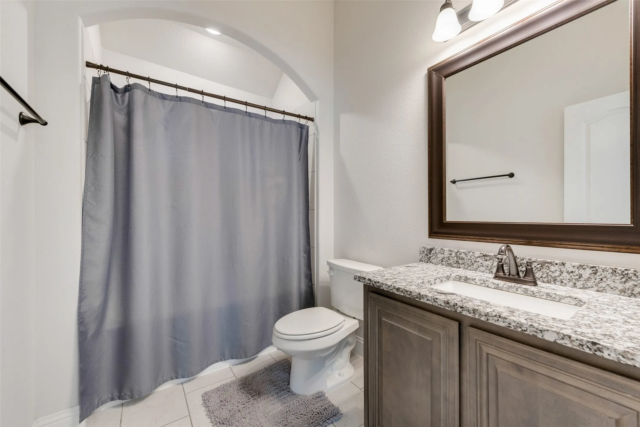 Single Family Residence For Sale in Ellis County , 605 Dusty Glen Trail, Midlothian, Texas 76065, 4 Bedroom, 3 Bathroom, 2 Garage spaces, 2,825 Sqft, built in 2022, Preowned, mls#21253223, Real Estate Agent in Midlothian, Homes For Sale in Ellis county, Homes For Sale in Midlothian, Realtor in Midlothian Texas, Real Estate Brokerage Independent Realty Texas, Luminita Cordes Realtor