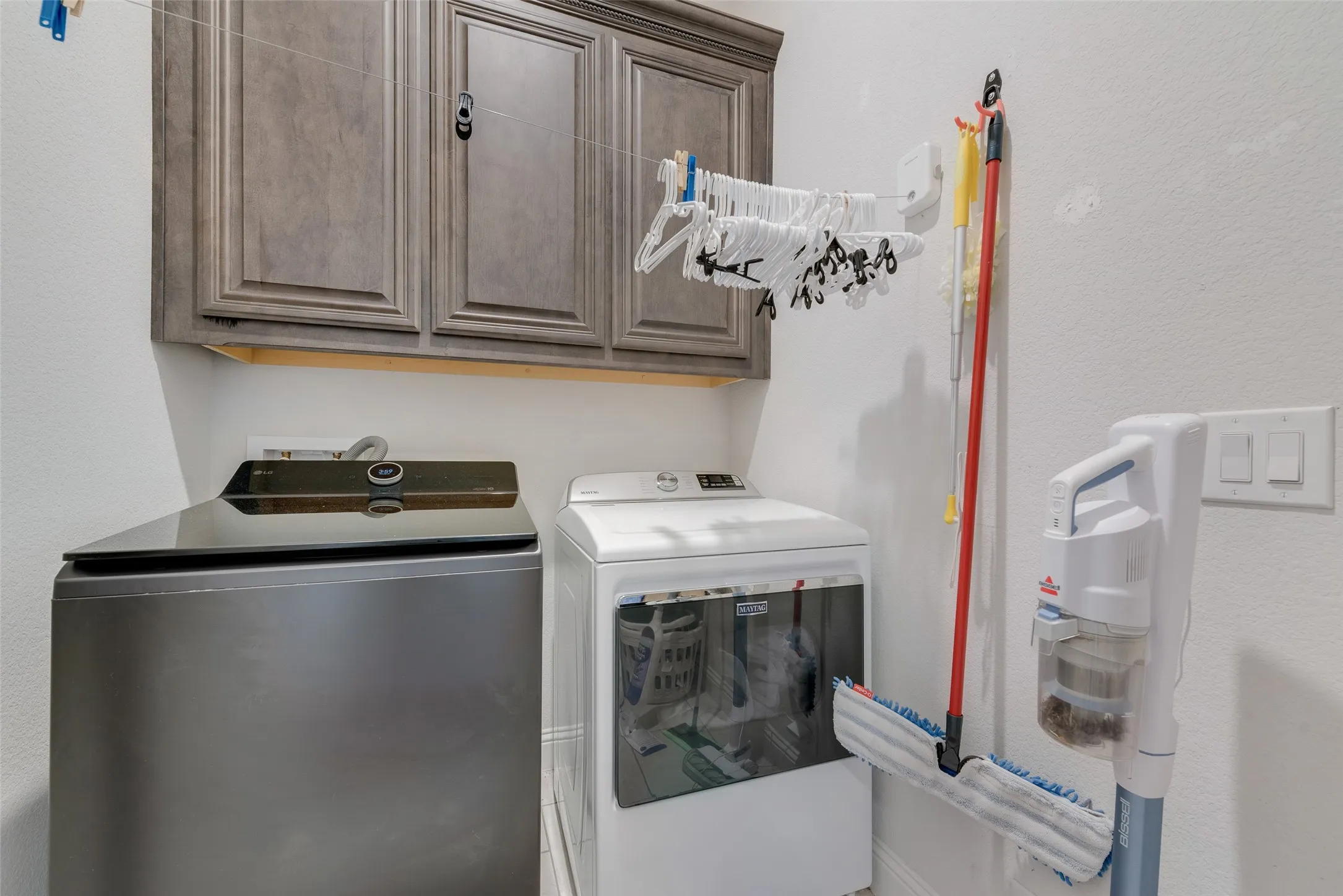 Single Family Residence For Sale in Ellis County , 605 Dusty Glen Trail, Midlothian, Texas 76065, 4 Bedroom, 3 Bathroom, 2 Garage spaces, 2,825 Sqft, built in 2022, Preowned, mls#21253223, Real Estate Agent in Midlothian, Homes For Sale in Ellis county, Homes For Sale in Midlothian, Realtor in Midlothian Texas, Real Estate Brokerage Independent Realty Texas, Luminita Cordes Realtor