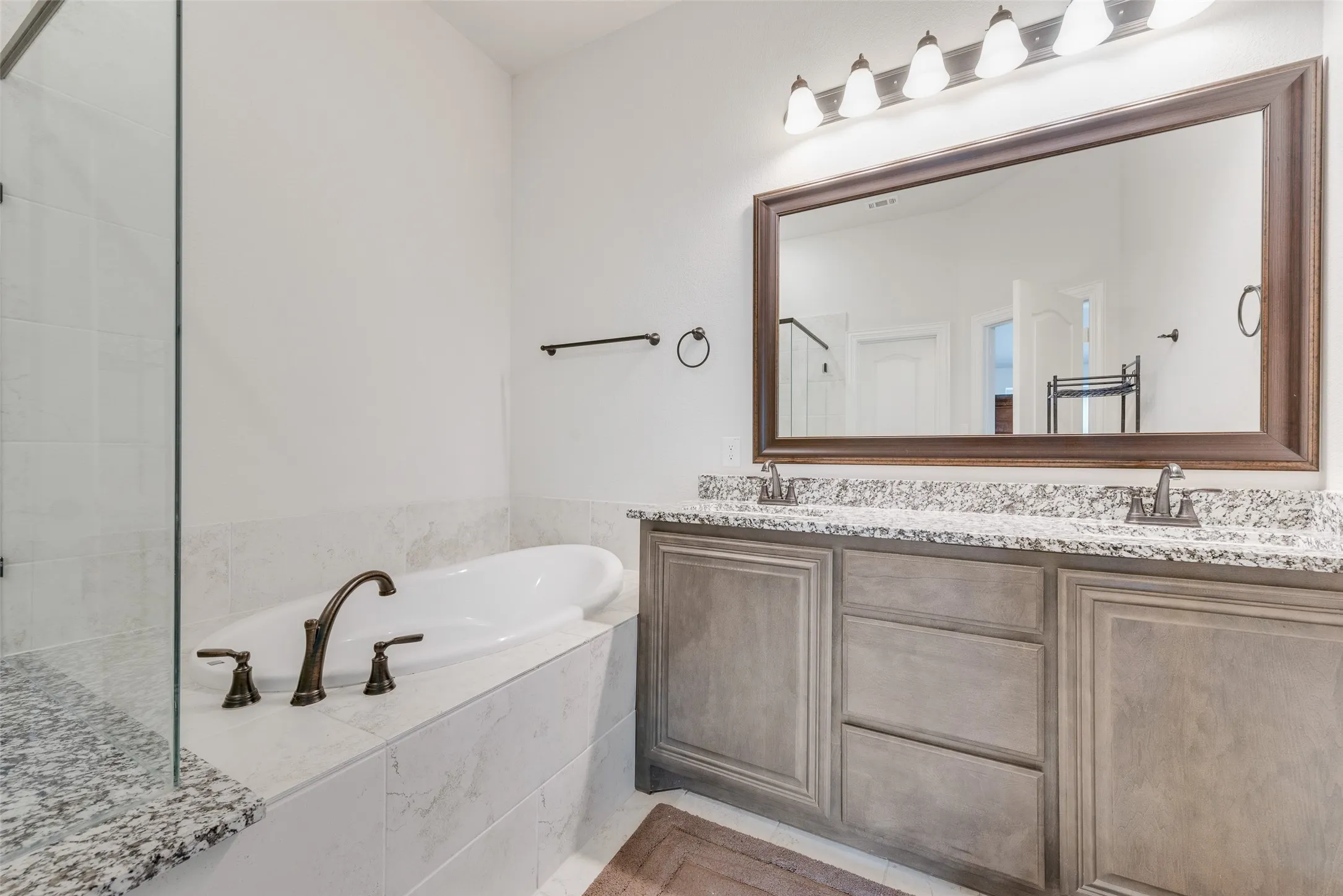Single Family Residence For Sale in Ellis County , 605 Dusty Glen Trail, Midlothian, Texas 76065, 4 Bedroom, 3 Bathroom, 2 Garage spaces, 2,825 Sqft, built in 2022, Preowned, mls#21253223, Real Estate Agent in Midlothian, Homes For Sale in Ellis county, Homes For Sale in Midlothian, Realtor in Midlothian Texas, Real Estate Brokerage Independent Realty Texas, Luminita Cordes Realtor