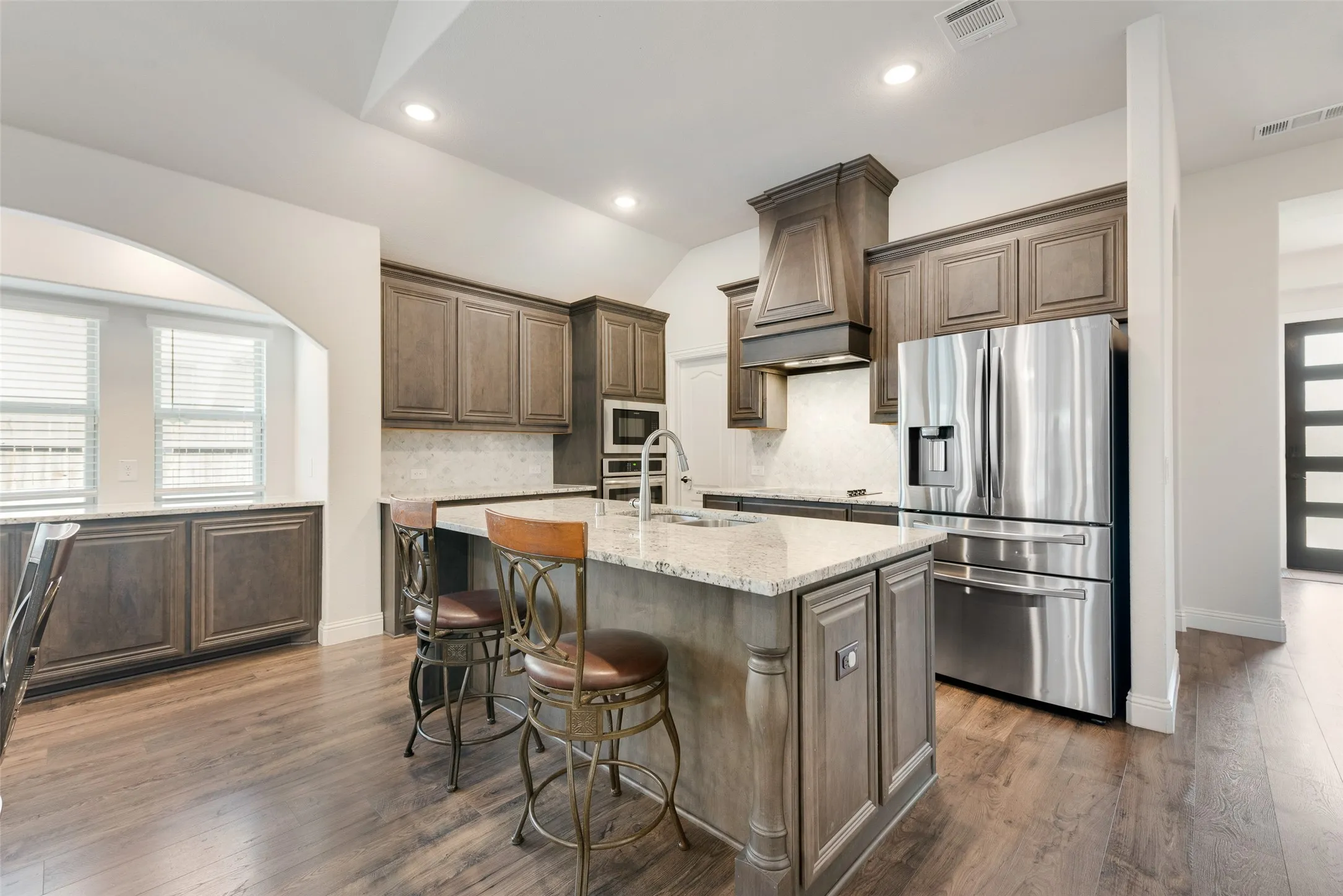 Single Family Residence For Sale in Ellis County , 605 Dusty Glen Trail, Midlothian, Texas 76065, 4 Bedroom, 3 Bathroom, 2 Garage spaces, 2,825 Sqft, built in 2022, Preowned, mls#21253223, Real Estate Agent in Midlothian, Homes For Sale in Ellis county, Homes For Sale in Midlothian, Realtor in Midlothian Texas, Real Estate Brokerage Independent Realty Texas, Luminita Cordes Realtor