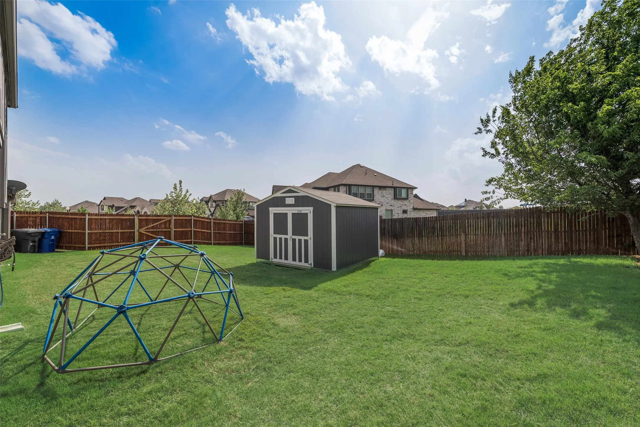 Single Family Residence For Sale in Ellis County , 605 Dusty Glen Trail, Midlothian, Texas 76065, 4 Bedroom, 3 Bathroom, 2 Garage spaces, 2,825 Sqft, built in 2022, Preowned, mls#21253223, Real Estate Agent in Midlothian, Homes For Sale in Ellis county, Homes For Sale in Midlothian, Realtor in Midlothian Texas, Real Estate Brokerage Independent Realty Texas, Luminita Cordes Realtor