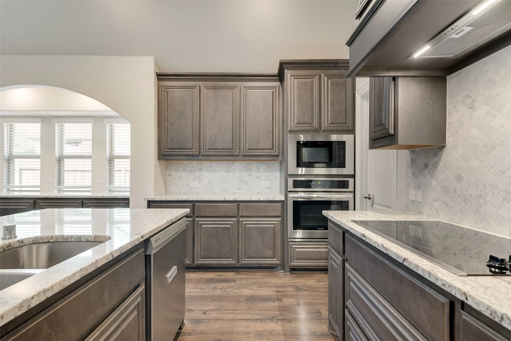 Single Family Residence For Sale in Ellis County , 605 Dusty Glen Trail, Midlothian, Texas 76065, 4 Bedroom, 3 Bathroom, 2 Garage spaces, 2,825 Sqft, built in 2022, Preowned, mls#21253223, Real Estate Agent in Midlothian, Homes For Sale in Ellis county, Homes For Sale in Midlothian, Realtor in Midlothian Texas, Real Estate Brokerage Independent Realty Texas, Luminita Cordes Realtor