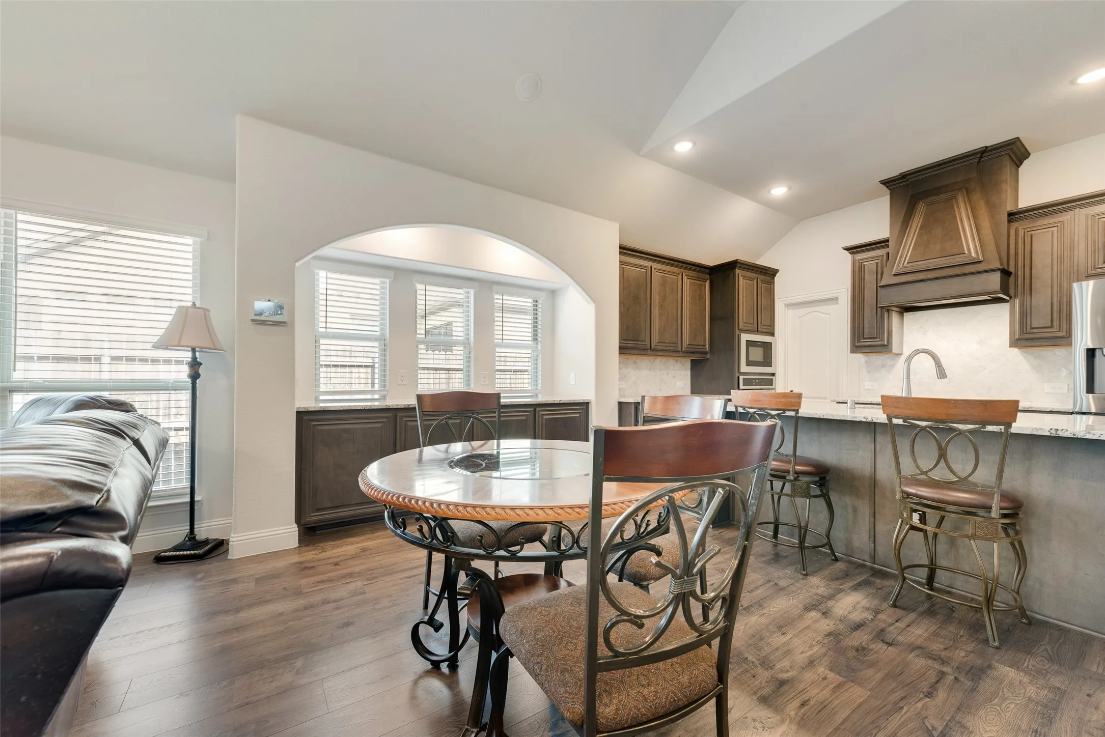 Single Family Residence For Sale in Ellis County , 605 Dusty Glen Trail, Midlothian, Texas 76065, 4 Bedroom, 3 Bathroom, 2 Garage spaces, 2,825 Sqft, built in 2022, Preowned, mls#21253223, Real Estate Agent in Midlothian, Homes For Sale in Ellis county, Homes For Sale in Midlothian, Realtor in Midlothian Texas, Real Estate Brokerage Independent Realty Texas, Luminita Cordes Realtor