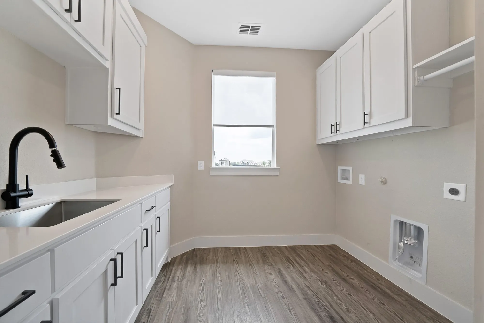 Single Family Residence For Sale in Collin County , 2223 Providence Way, Nevada, Texas 75173, 3 Bedroom, 3 Bathroom, 3 Garage spaces, 3,400 Sqft, built in 2021, Preowned, mls#21240988, Real Estate Agent in Nevada, Homes For Sale in Collin county, Homes For Sale in Nevada, Realtor in Nevada Texas, Real Estate Brokerage Independent Realty Texas, Luminita Cordes Realtor