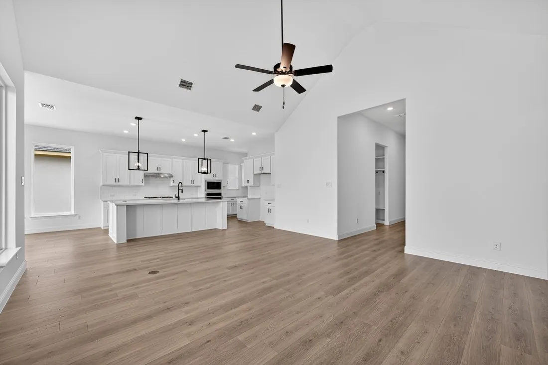 546 Chatham Street ~ Ready Now