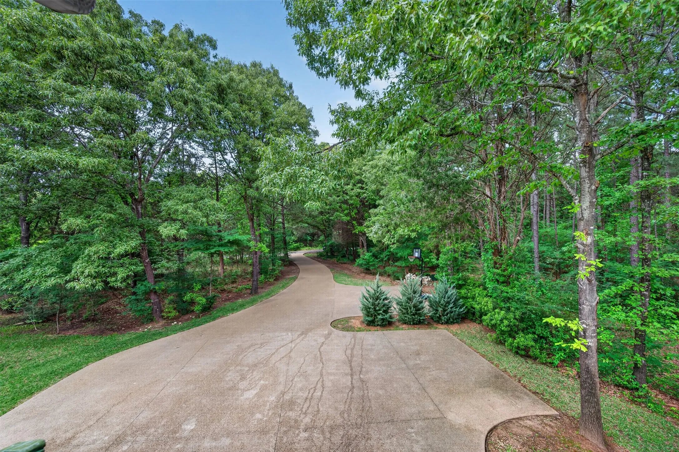 Single Family Residence For Sale in Henderson County , 4747 Stonebridge Lane, Athens, Texas 75751, 4 Bedrooms, 4 Bathrooms, 3 Garage spaces, 3,845 Sqft, built in 2020, Preowned, Price $1,270,000, mls#21250400, Real Estate Agent in Athens, Homes For Sale in Henderson county, Homes For Sale in Athens, Realtor in Athens Texas, Real Estate Brokerage Independent Realty Texas, Luminita Cordes Realtor