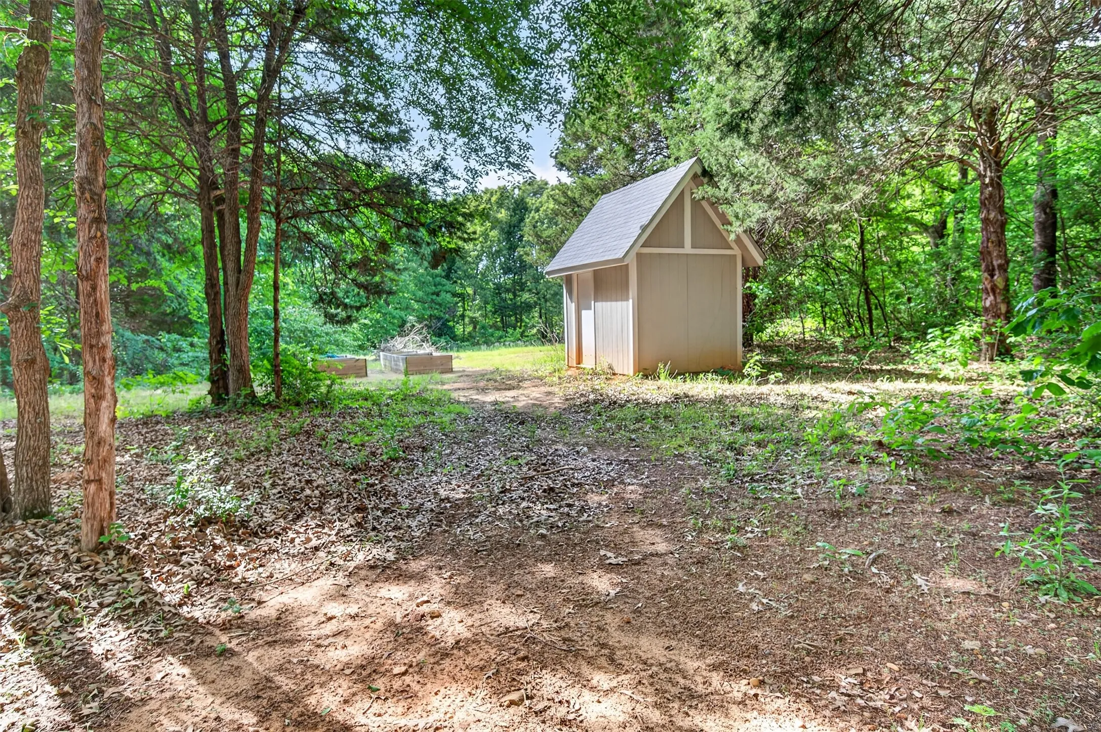 Single Family Residence For Sale in Henderson County , 4747 Stonebridge Lane, Athens, Texas 75751, 4 Bedrooms, 4 Bathrooms, 3 Garage spaces, 3,845 Sqft, built in 2020, Preowned, Price $1,270,000, mls#21250400, Real Estate Agent in Athens, Homes For Sale in Henderson county, Homes For Sale in Athens, Realtor in Athens Texas, Real Estate Brokerage Independent Realty Texas, Luminita Cordes Realtor