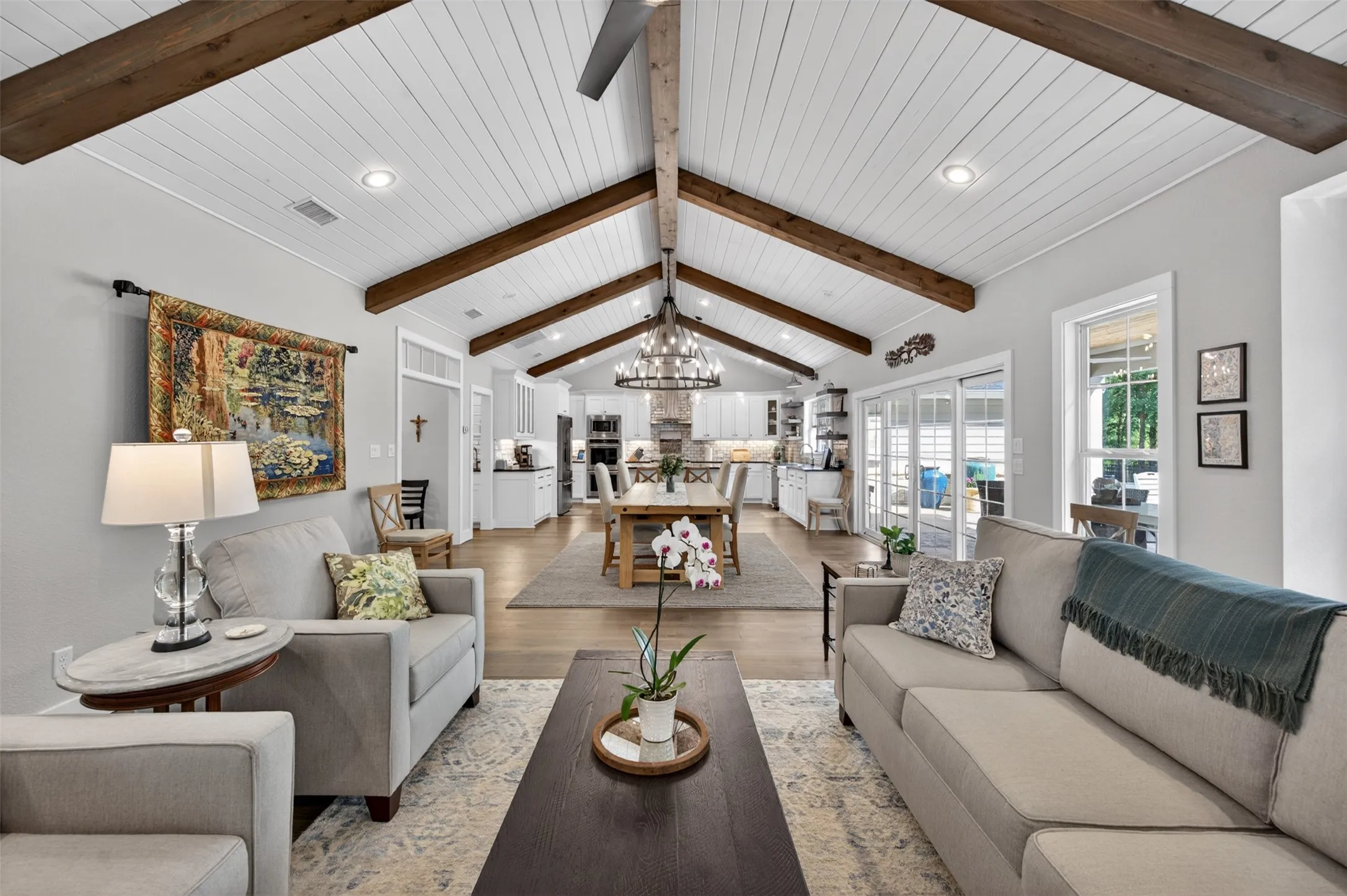 Single Family Residence For Sale in Henderson County , 4747 Stonebridge Lane, Athens, Texas 75751, 4 Bedrooms, 4 Bathrooms, 3 Garage spaces, 3,845 Sqft, built in 2020, Preowned, Price $1,270,000, mls#21250400, Real Estate Agent in Athens, Homes For Sale in Henderson county, Homes For Sale in Athens, Realtor in Athens Texas, Real Estate Brokerage Independent Realty Texas, Luminita Cordes Realtor