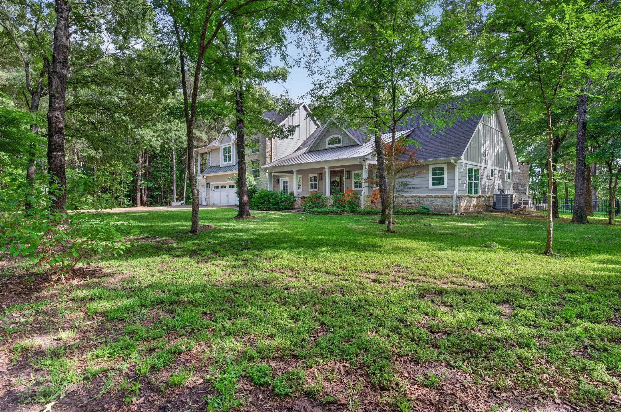 Single Family Residence For Sale in Henderson County , 4747 Stonebridge Lane, Athens, Texas 75751, 4 Bedrooms, 4 Bathrooms, 3 Garage spaces, 3,845 Sqft, built in 2020, Preowned, Price $1,270,000, mls#21250400, Real Estate Agent in Athens, Homes For Sale in Henderson county, Homes For Sale in Athens, Realtor in Athens Texas, Real Estate Brokerage Independent Realty Texas, Luminita Cordes Realtor