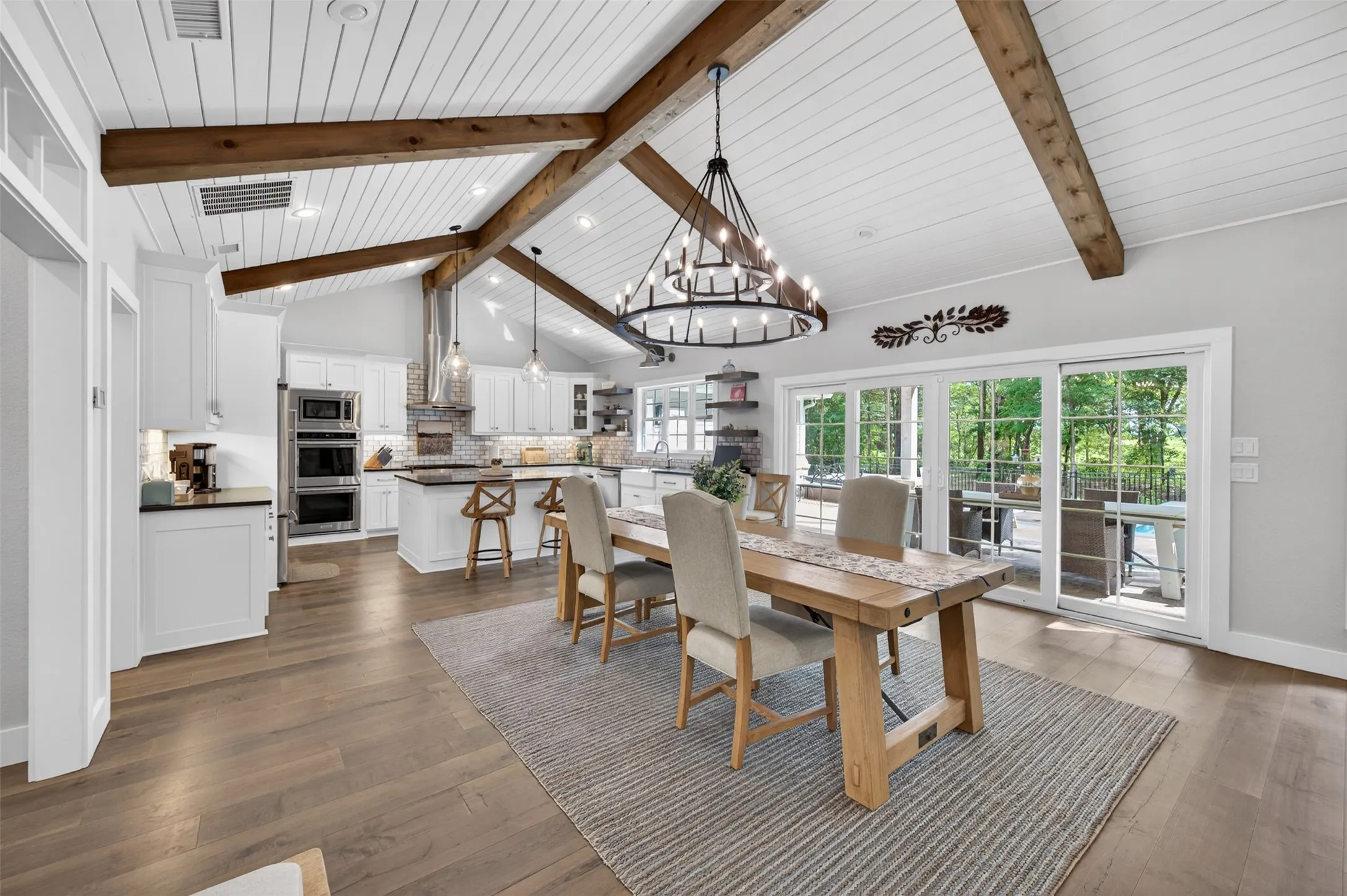 Single Family Residence For Sale in Henderson County , 4747 Stonebridge Lane, Athens, Texas 75751, 4 Bedrooms, 4 Bathrooms, 3 Garage spaces, 3,845 Sqft, built in 2020, Preowned, Price $1,270,000, mls#21250400, Real Estate Agent in Athens, Homes For Sale in Henderson county, Homes For Sale in Athens, Realtor in Athens Texas, Real Estate Brokerage Independent Realty Texas, Luminita Cordes Realtor