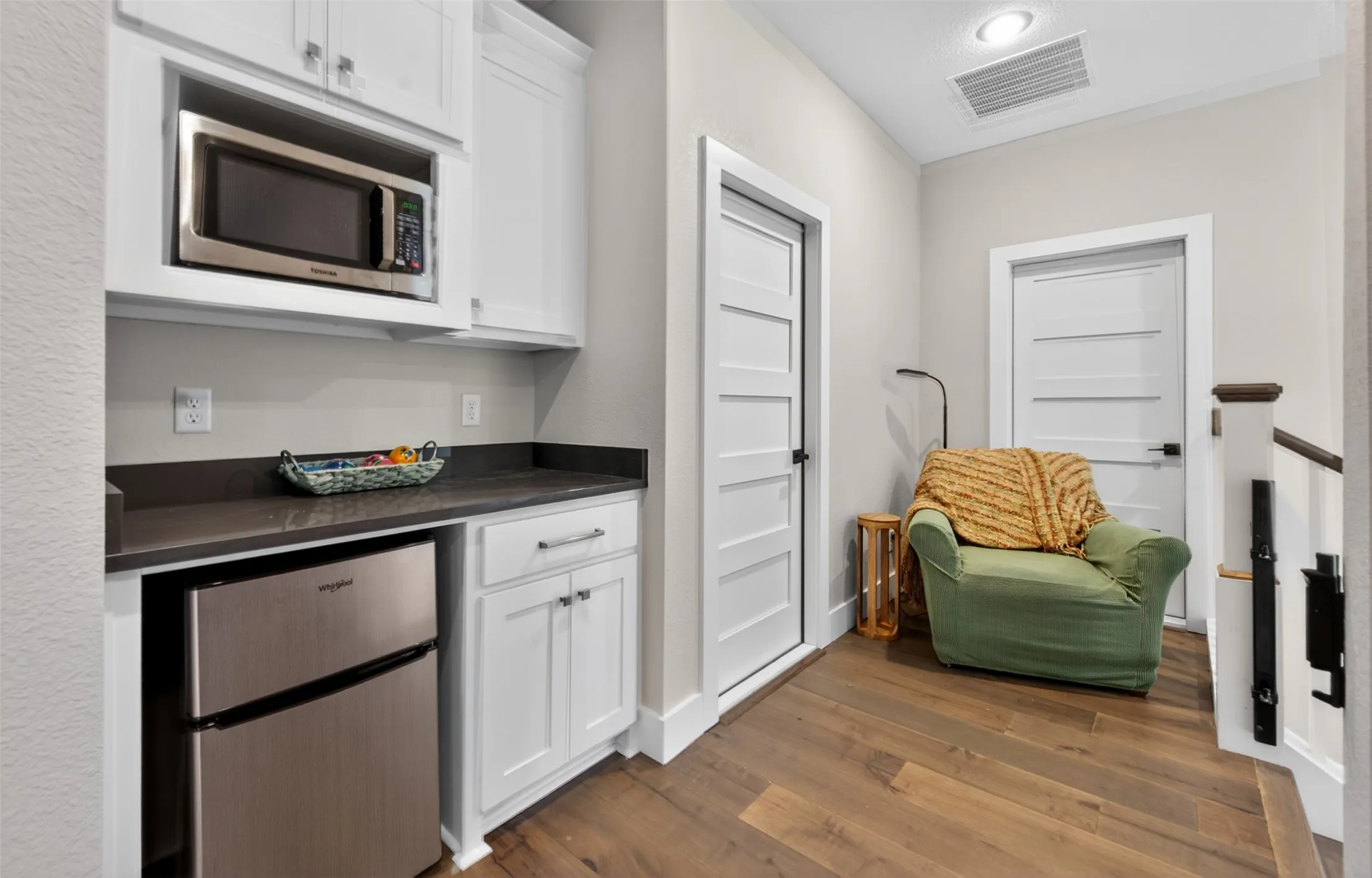 Single Family Residence For Sale in Henderson County , 4747 Stonebridge Lane, Athens, Texas 75751, 4 Bedrooms, 4 Bathrooms, 3 Garage spaces, 3,845 Sqft, built in 2020, Preowned, Price $1,270,000, mls#21250400, Real Estate Agent in Athens, Homes For Sale in Henderson county, Homes For Sale in Athens, Realtor in Athens Texas, Real Estate Brokerage Independent Realty Texas, Luminita Cordes Realtor