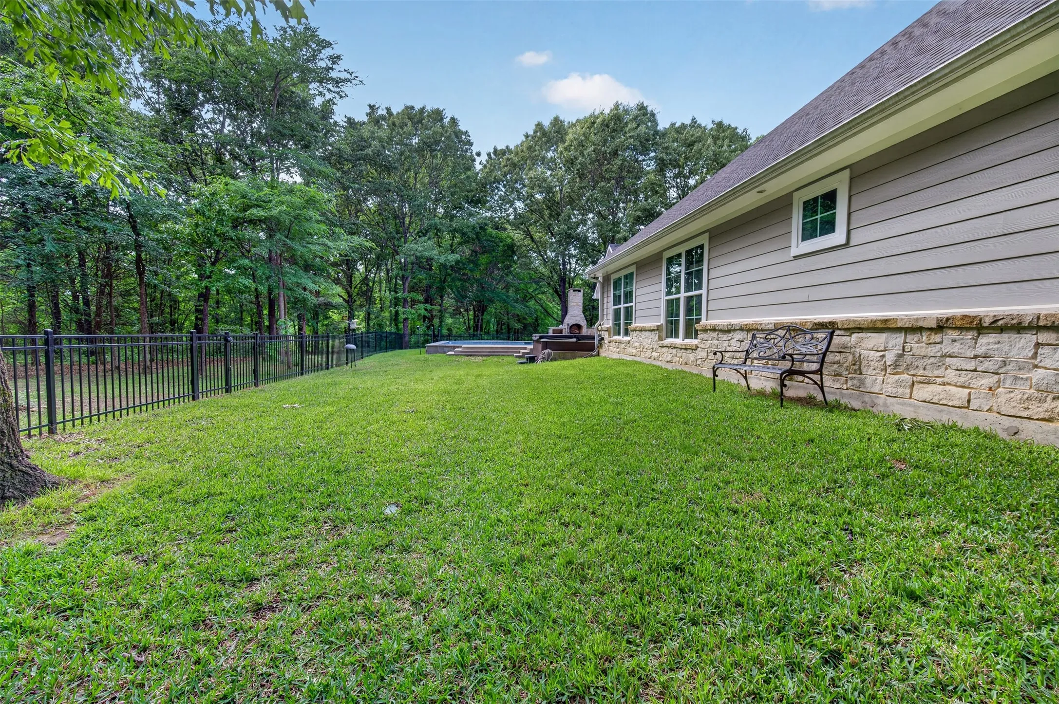 Single Family Residence For Sale in Henderson County , 4747 Stonebridge Lane, Athens, Texas 75751, 4 Bedrooms, 4 Bathrooms, 3 Garage spaces, 3,845 Sqft, built in 2020, Preowned, Price $1,270,000, mls#21250400, Real Estate Agent in Athens, Homes For Sale in Henderson county, Homes For Sale in Athens, Realtor in Athens Texas, Real Estate Brokerage Independent Realty Texas, Luminita Cordes Realtor