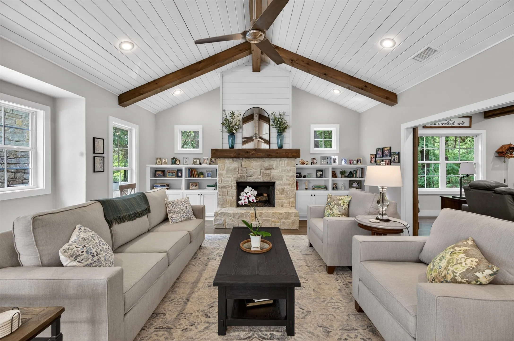 Single Family Residence For Sale in Henderson County , 4747 Stonebridge Lane, Athens, Texas 75751, 4 Bedrooms, 4 Bathrooms, 3 Garage spaces, 3,845 Sqft, built in 2020, Preowned, Price $1,270,000, mls#21250400, Real Estate Agent in Athens, Homes For Sale in Henderson county, Homes For Sale in Athens, Realtor in Athens Texas, Real Estate Brokerage Independent Realty Texas, Luminita Cordes Realtor