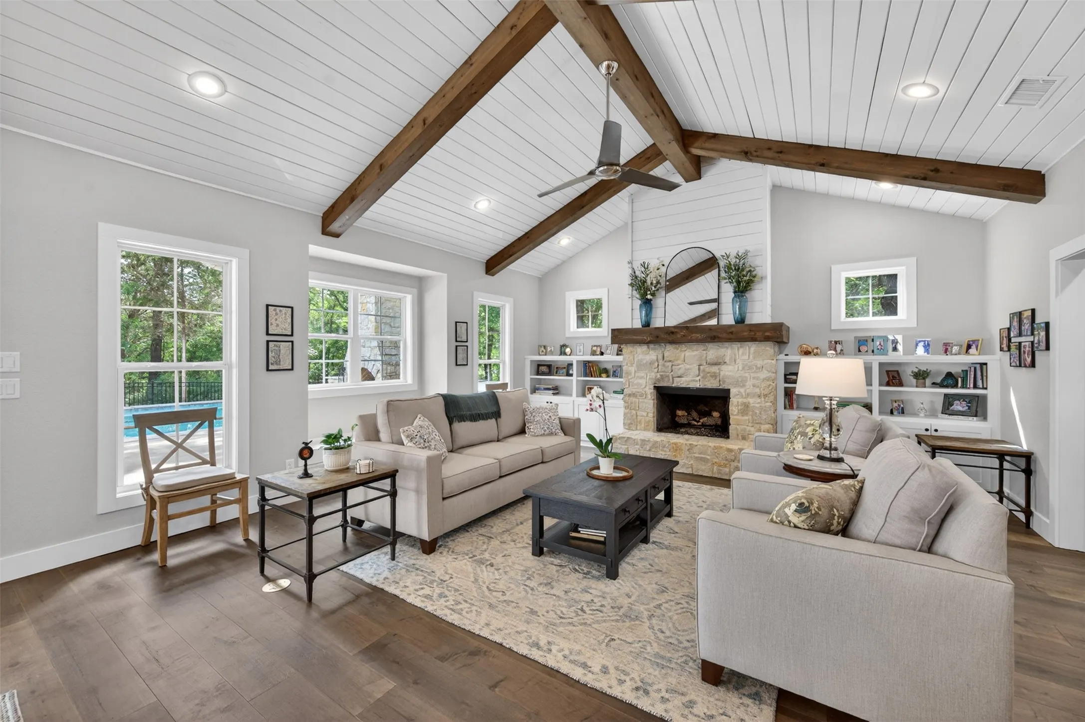Single Family Residence For Sale in Henderson County , 4747 Stonebridge Lane, Athens, Texas 75751, 4 Bedrooms, 4 Bathrooms, 3 Garage spaces, 3,845 Sqft, built in 2020, Preowned, Price $1,270,000, mls#21250400, Real Estate Agent in Athens, Homes For Sale in Henderson county, Homes For Sale in Athens, Realtor in Athens Texas, Real Estate Brokerage Independent Realty Texas, Luminita Cordes Realtor