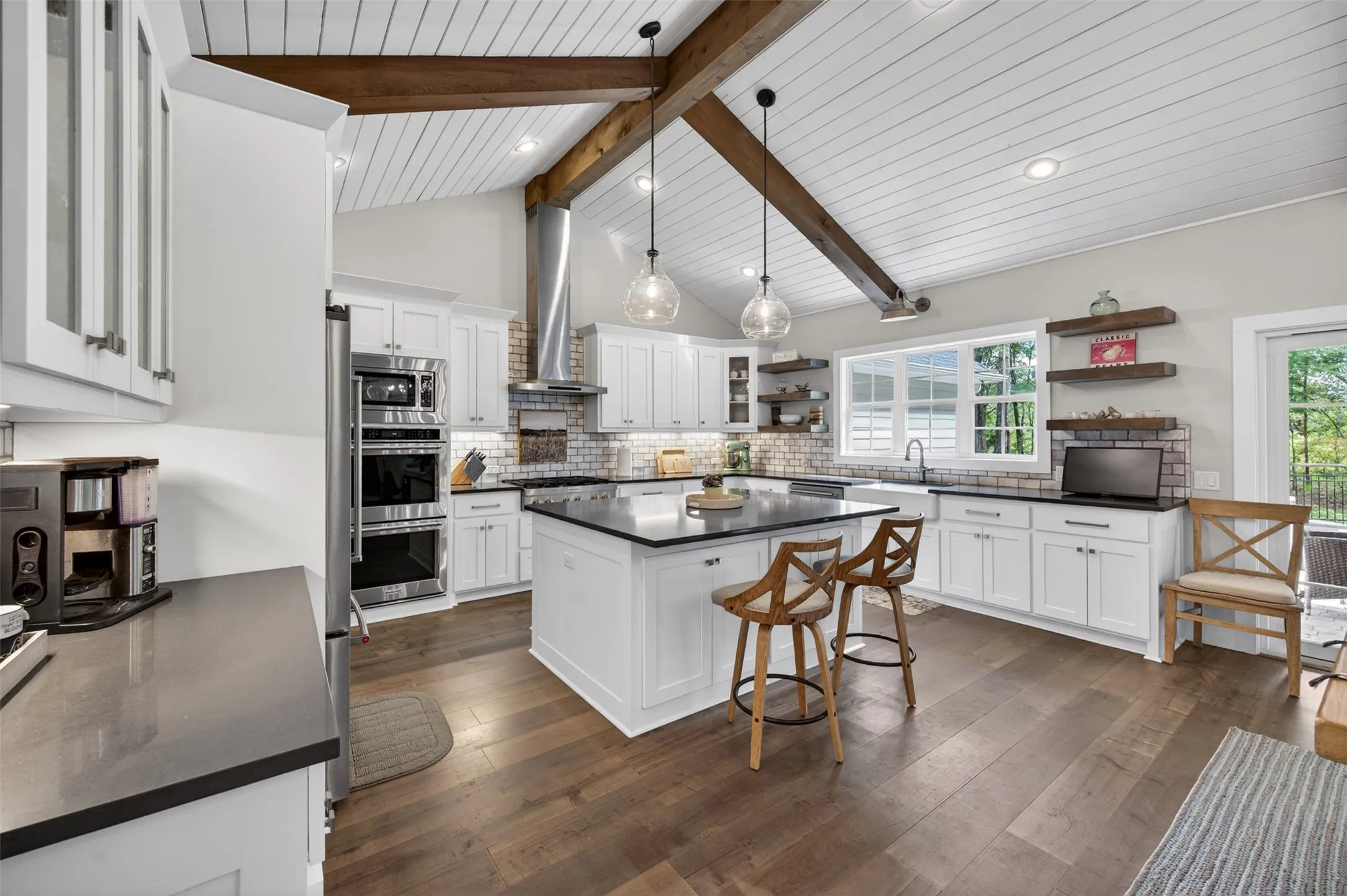 Single Family Residence For Sale in Henderson County , 4747 Stonebridge Lane, Athens, Texas 75751, 4 Bedrooms, 4 Bathrooms, 3 Garage spaces, 3,845 Sqft, built in 2020, Preowned, Price $1,270,000, mls#21250400, Real Estate Agent in Athens, Homes For Sale in Henderson county, Homes For Sale in Athens, Realtor in Athens Texas, Real Estate Brokerage Independent Realty Texas, Luminita Cordes Realtor