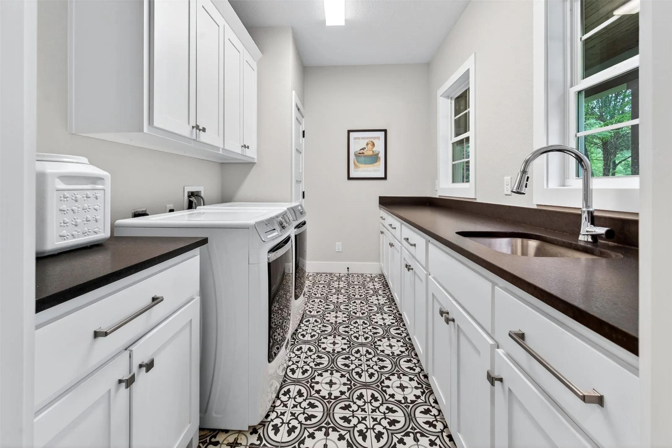 Single Family Residence For Sale in Henderson County , 4747 Stonebridge Lane, Athens, Texas 75751, 4 Bedrooms, 4 Bathrooms, 3 Garage spaces, 3,845 Sqft, built in 2020, Preowned, Price $1,270,000, mls#21250400, Real Estate Agent in Athens, Homes For Sale in Henderson county, Homes For Sale in Athens, Realtor in Athens Texas, Real Estate Brokerage Independent Realty Texas, Luminita Cordes Realtor