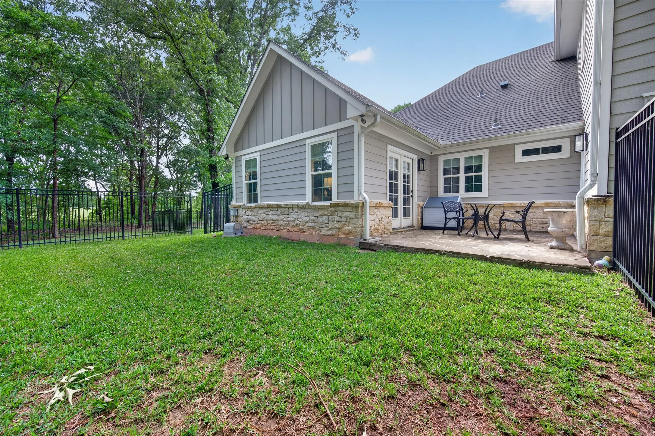 Single Family Residence For Sale in Henderson County , 4747 Stonebridge Lane, Athens, Texas 75751, 4 Bedrooms, 4 Bathrooms, 3 Garage spaces, 3,845 Sqft, built in 2020, Preowned, Price $1,270,000, mls#21250400, Real Estate Agent in Athens, Homes For Sale in Henderson county, Homes For Sale in Athens, Realtor in Athens Texas, Real Estate Brokerage Independent Realty Texas, Luminita Cordes Realtor
