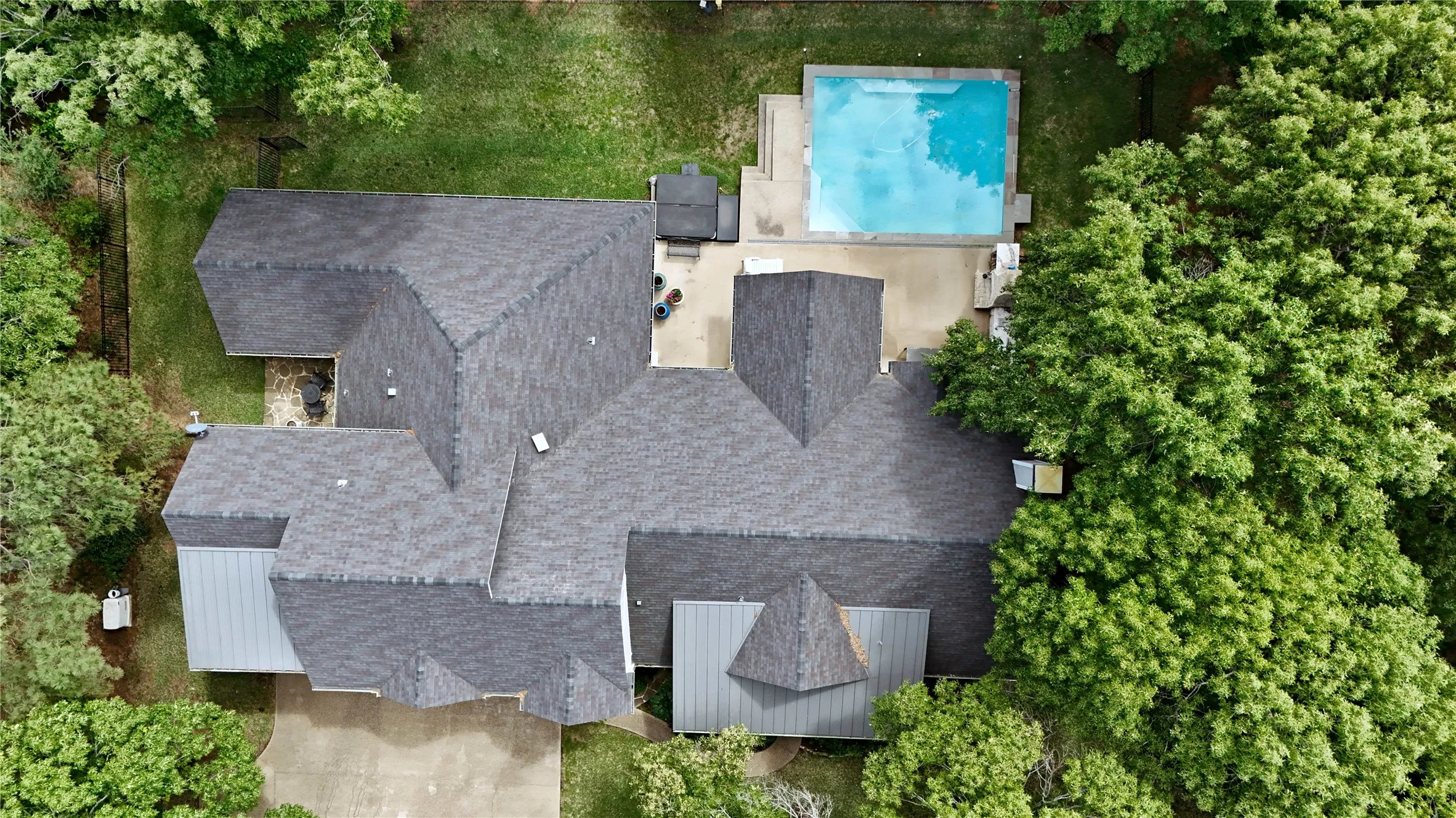 Single Family Residence For Sale in Henderson County , 4747 Stonebridge Lane, Athens, Texas 75751, 4 Bedrooms, 4 Bathrooms, 3 Garage spaces, 3,845 Sqft, built in 2020, Preowned, Price $1,270,000, mls#21250400, Real Estate Agent in Athens, Homes For Sale in Henderson county, Homes For Sale in Athens, Realtor in Athens Texas, Real Estate Brokerage Independent Realty Texas, Luminita Cordes Realtor