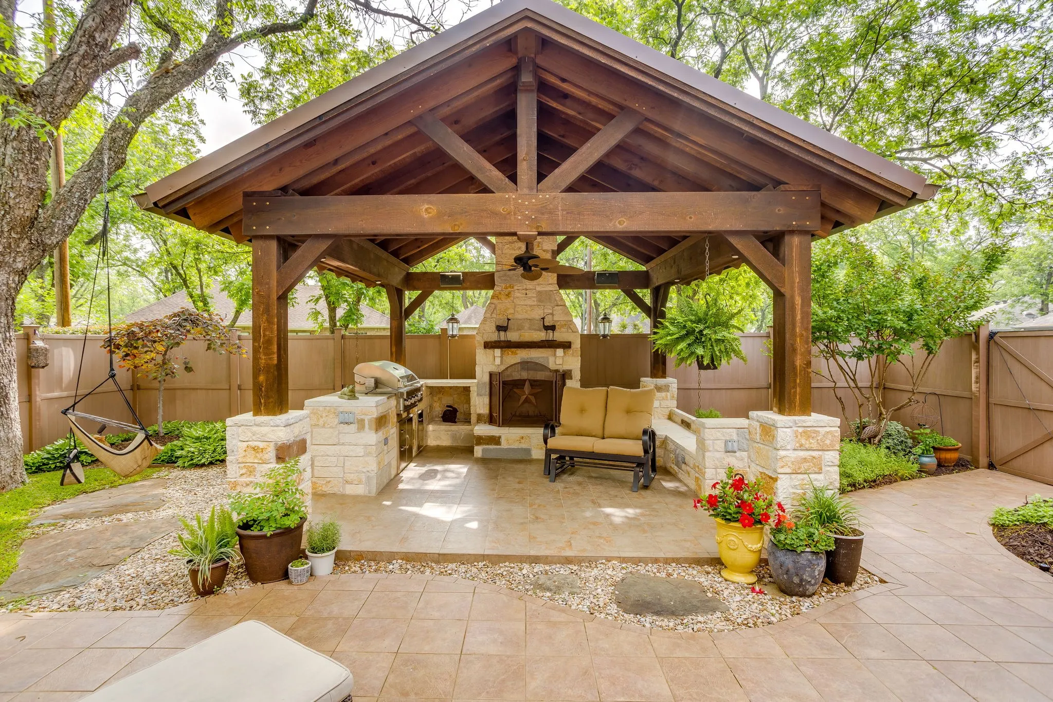 Single Family Residence For Sale in Hood County , 6203 Prospect Hill Drive, Granbury, Texas 76049, 3 Bedroom, 3 Bathroom, 3 Garage spaces, 2,330 Sqft, built in 1992, Preowned, mls#21252872, Real Estate Agent in Granbury, Homes For Sale in Hood county, Homes For Sale in Granbury, Realtor in Granbury Texas, Real Estate Brokerage Independent Realty Texas, Luminita Cordes Realtor