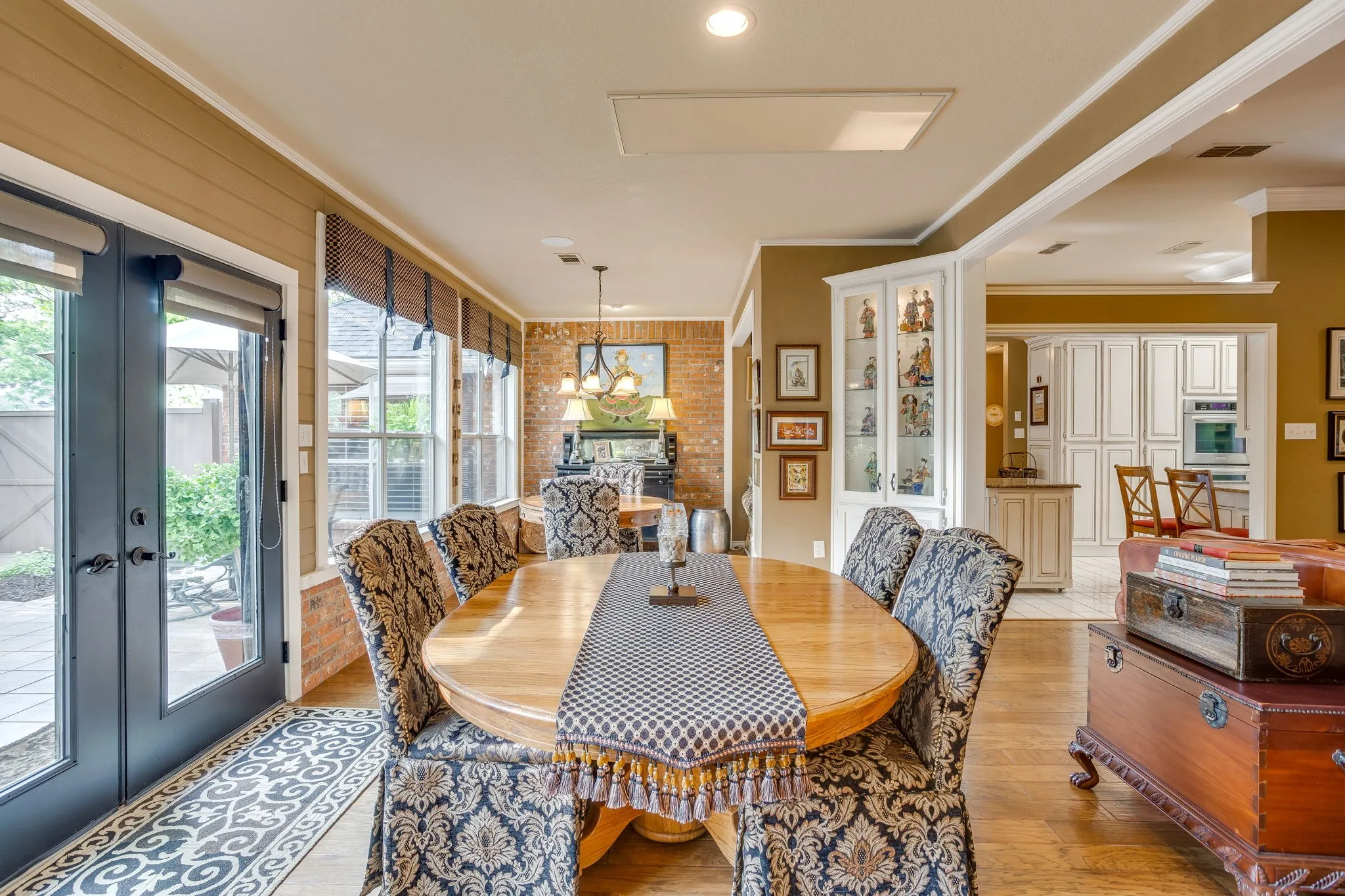 Single Family Residence For Sale in Hood County , 6203 Prospect Hill Drive, Granbury, Texas 76049, 3 Bedroom, 3 Bathroom, 3 Garage spaces, 2,330 Sqft, built in 1992, Preowned, mls#21252872, Real Estate Agent in Granbury, Homes For Sale in Hood county, Homes For Sale in Granbury, Realtor in Granbury Texas, Real Estate Brokerage Independent Realty Texas, Luminita Cordes Realtor