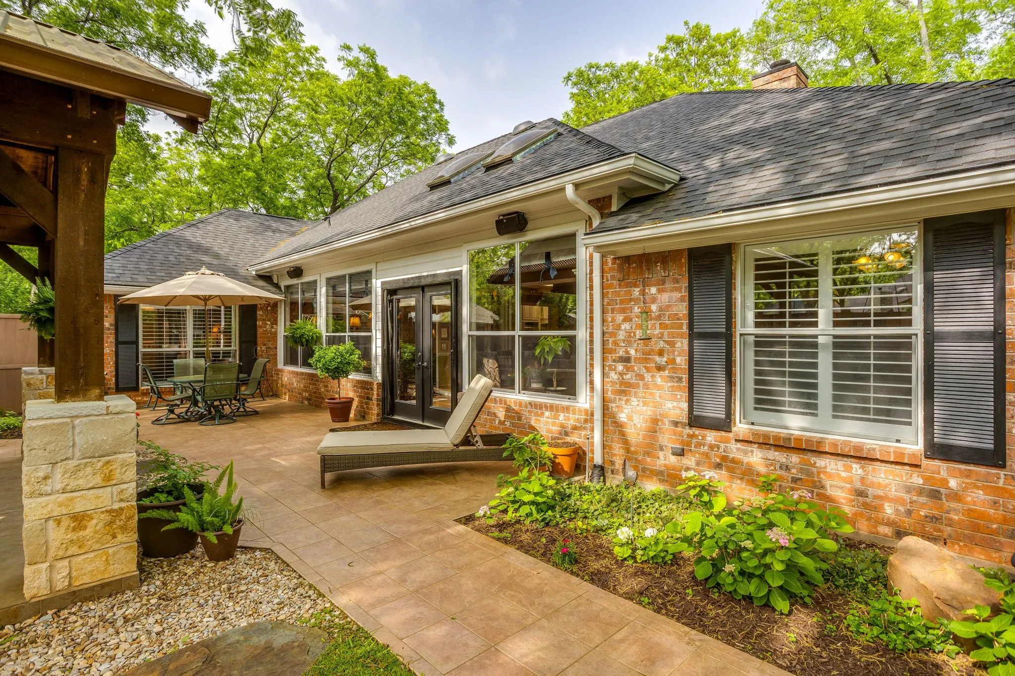Single Family Residence For Sale in Hood County , 6203 Prospect Hill Drive, Granbury, Texas 76049, 3 Bedroom, 3 Bathroom, 3 Garage spaces, 2,330 Sqft, built in 1992, Preowned, mls#21252872, Real Estate Agent in Granbury, Homes For Sale in Hood county, Homes For Sale in Granbury, Realtor in Granbury Texas, Real Estate Brokerage Independent Realty Texas, Luminita Cordes Realtor
