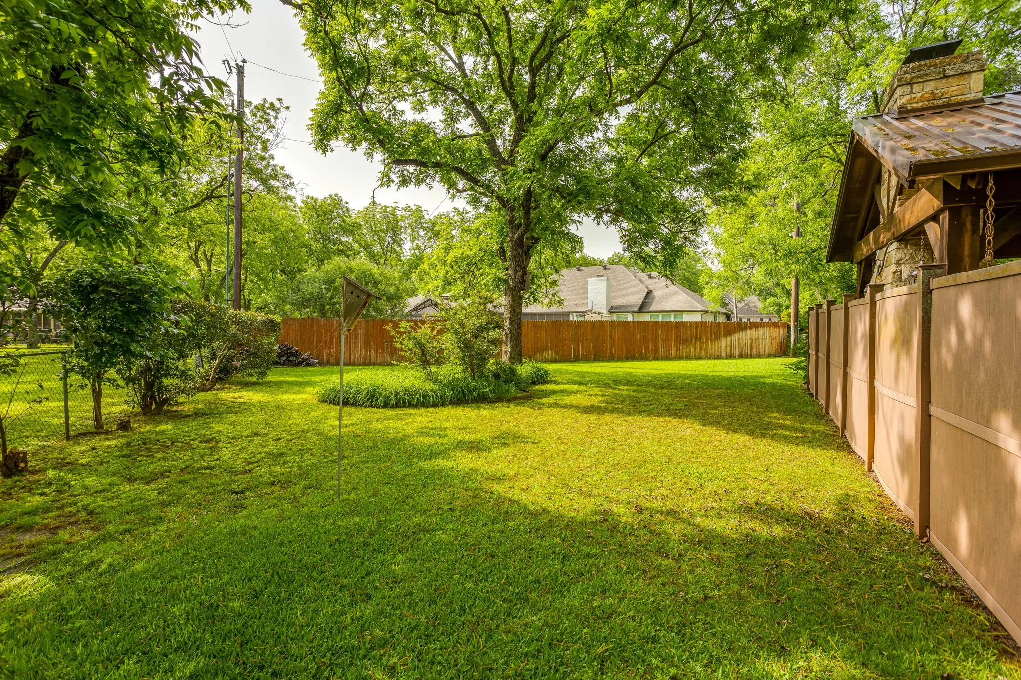Single Family Residence For Sale in Hood County , 6203 Prospect Hill Drive, Granbury, Texas 76049, 3 Bedroom, 3 Bathroom, 3 Garage spaces, 2,330 Sqft, built in 1992, Preowned, mls#21252872, Real Estate Agent in Granbury, Homes For Sale in Hood county, Homes For Sale in Granbury, Realtor in Granbury Texas, Real Estate Brokerage Independent Realty Texas, Luminita Cordes Realtor