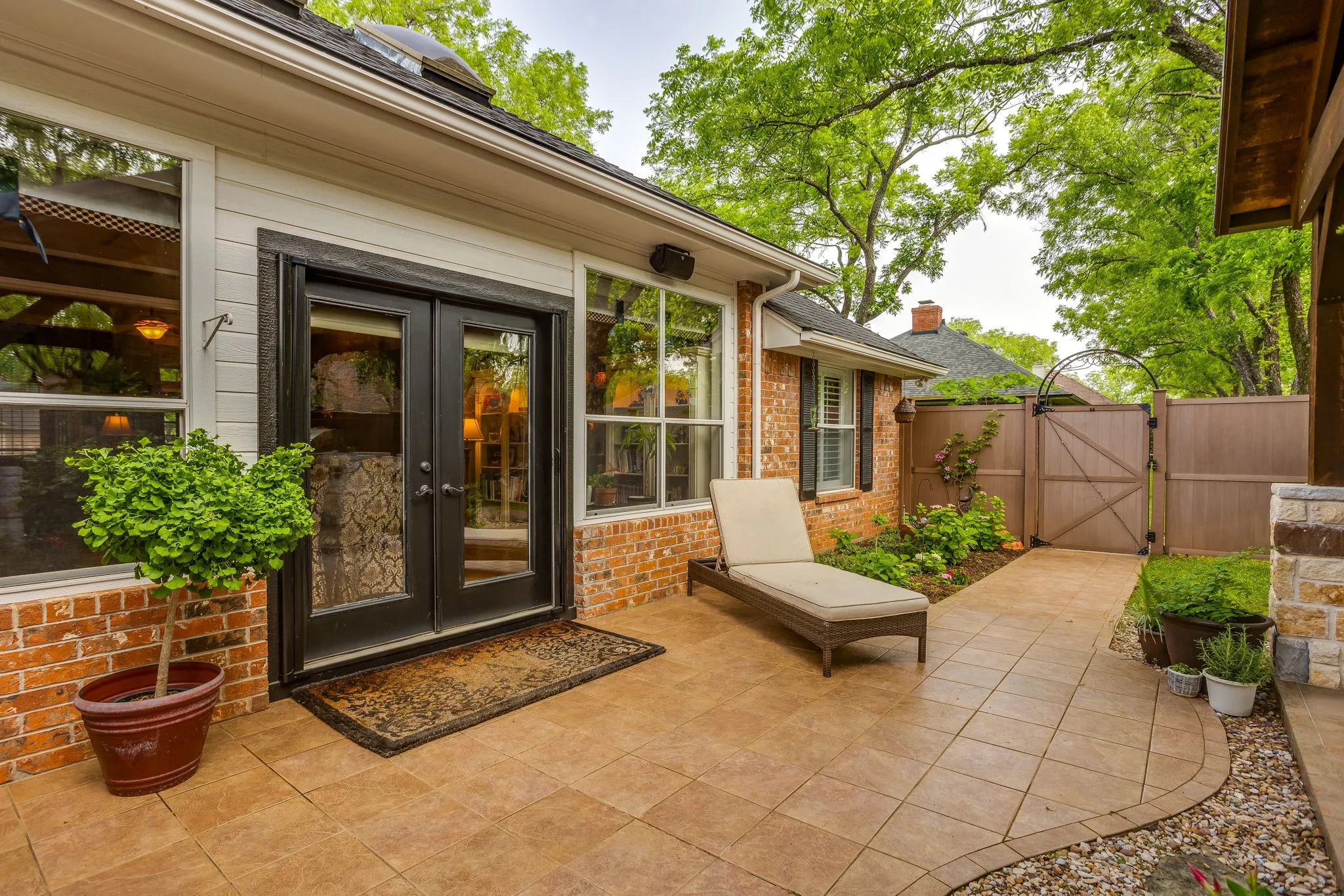 Single Family Residence For Sale in Hood County , 6203 Prospect Hill Drive, Granbury, Texas 76049, 3 Bedroom, 3 Bathroom, 3 Garage spaces, 2,330 Sqft, built in 1992, Preowned, mls#21252872, Real Estate Agent in Granbury, Homes For Sale in Hood county, Homes For Sale in Granbury, Realtor in Granbury Texas, Real Estate Brokerage Independent Realty Texas, Luminita Cordes Realtor