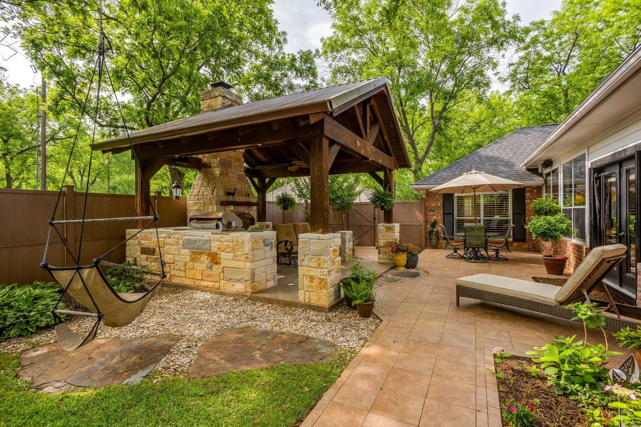 Single Family Residence For Sale in Hood County , 6203 Prospect Hill Drive, Granbury, Texas 76049, 3 Bedroom, 3 Bathroom, 3 Garage spaces, 2,330 Sqft, built in 1992, Preowned, mls#21252872, Real Estate Agent in Granbury, Homes For Sale in Hood county, Homes For Sale in Granbury, Realtor in Granbury Texas, Real Estate Brokerage Independent Realty Texas, Luminita Cordes Realtor