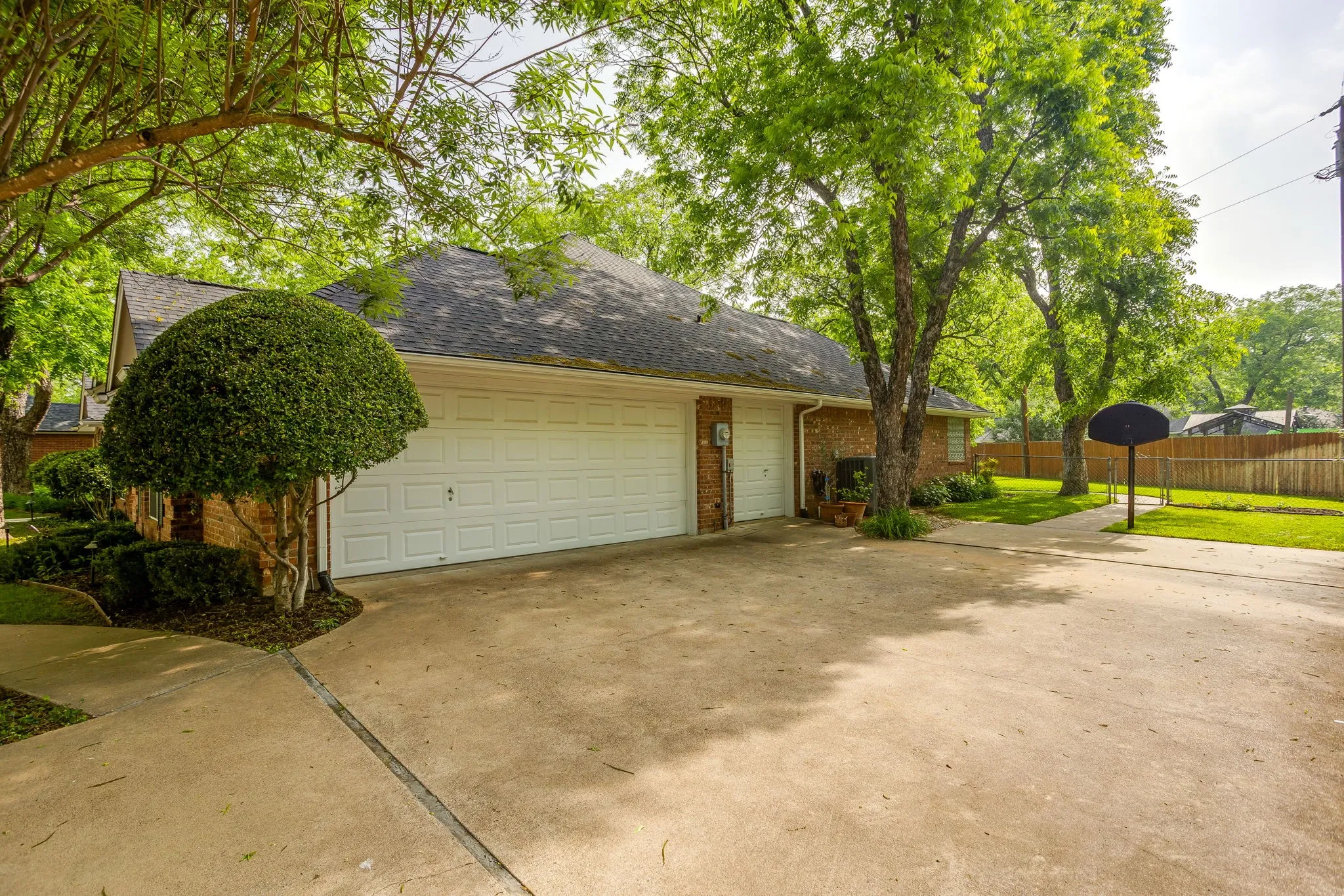 Single Family Residence For Sale in Hood County , 6203 Prospect Hill Drive, Granbury, Texas 76049, 3 Bedroom, 3 Bathroom, 3 Garage spaces, 2,330 Sqft, built in 1992, Preowned, mls#21252872, Real Estate Agent in Granbury, Homes For Sale in Hood county, Homes For Sale in Granbury, Realtor in Granbury Texas, Real Estate Brokerage Independent Realty Texas, Luminita Cordes Realtor