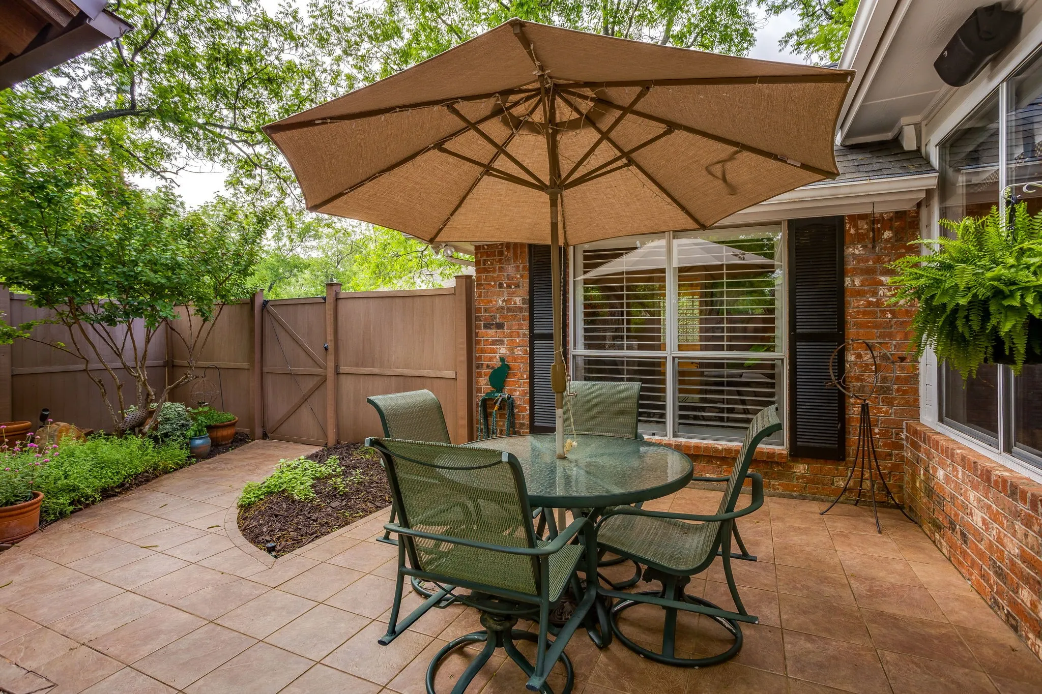Single Family Residence For Sale in Hood County , 6203 Prospect Hill Drive, Granbury, Texas 76049, 3 Bedroom, 3 Bathroom, 3 Garage spaces, 2,330 Sqft, built in 1992, Preowned, mls#21252872, Real Estate Agent in Granbury, Homes For Sale in Hood county, Homes For Sale in Granbury, Realtor in Granbury Texas, Real Estate Brokerage Independent Realty Texas, Luminita Cordes Realtor