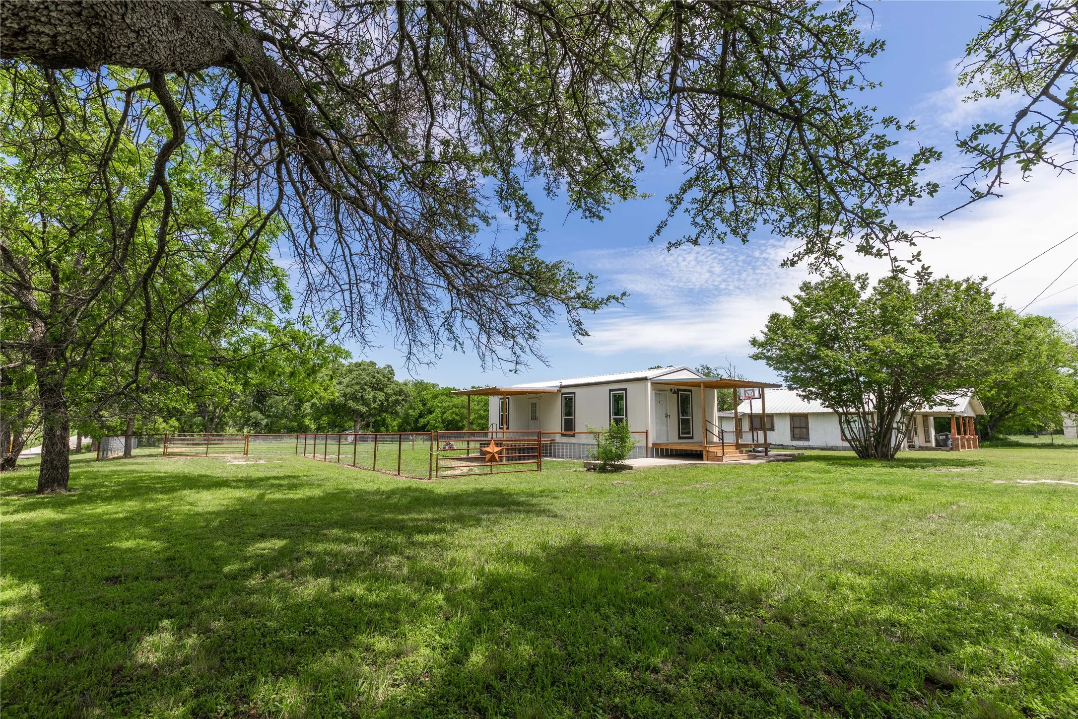 Manufactured Home For Sale in Comanche County , 601 E Reynosa, De Leon, Texas 76444, 1 Bedroom, 1 Bathroom, Garage spaces, 640 Sqft, built in 2025, New Construction - Complete, mls#21252942, Real Estate Agent in De Leon, Homes For Sale in Comanche county, Homes For Sale in De Leon, Realtor in De Leon Texas, Real Estate Brokerage Independent Realty Texas, Luminita Cordes Realtor