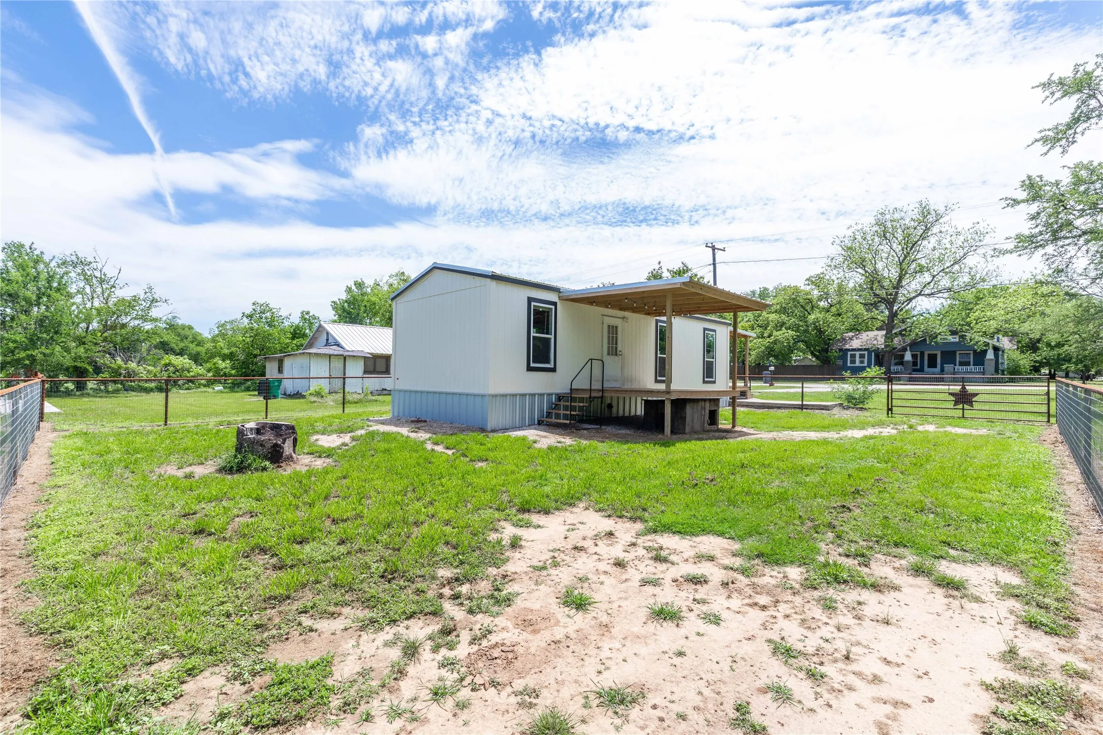 Manufactured Home For Sale in Comanche County , 601 E Reynosa, De Leon, Texas 76444, 1 Bedroom, 1 Bathroom, Garage spaces, 640 Sqft, built in 2025, New Construction - Complete, mls#21252942, Real Estate Agent in De Leon, Homes For Sale in Comanche county, Homes For Sale in De Leon, Realtor in De Leon Texas, Real Estate Brokerage Independent Realty Texas, Luminita Cordes Realtor