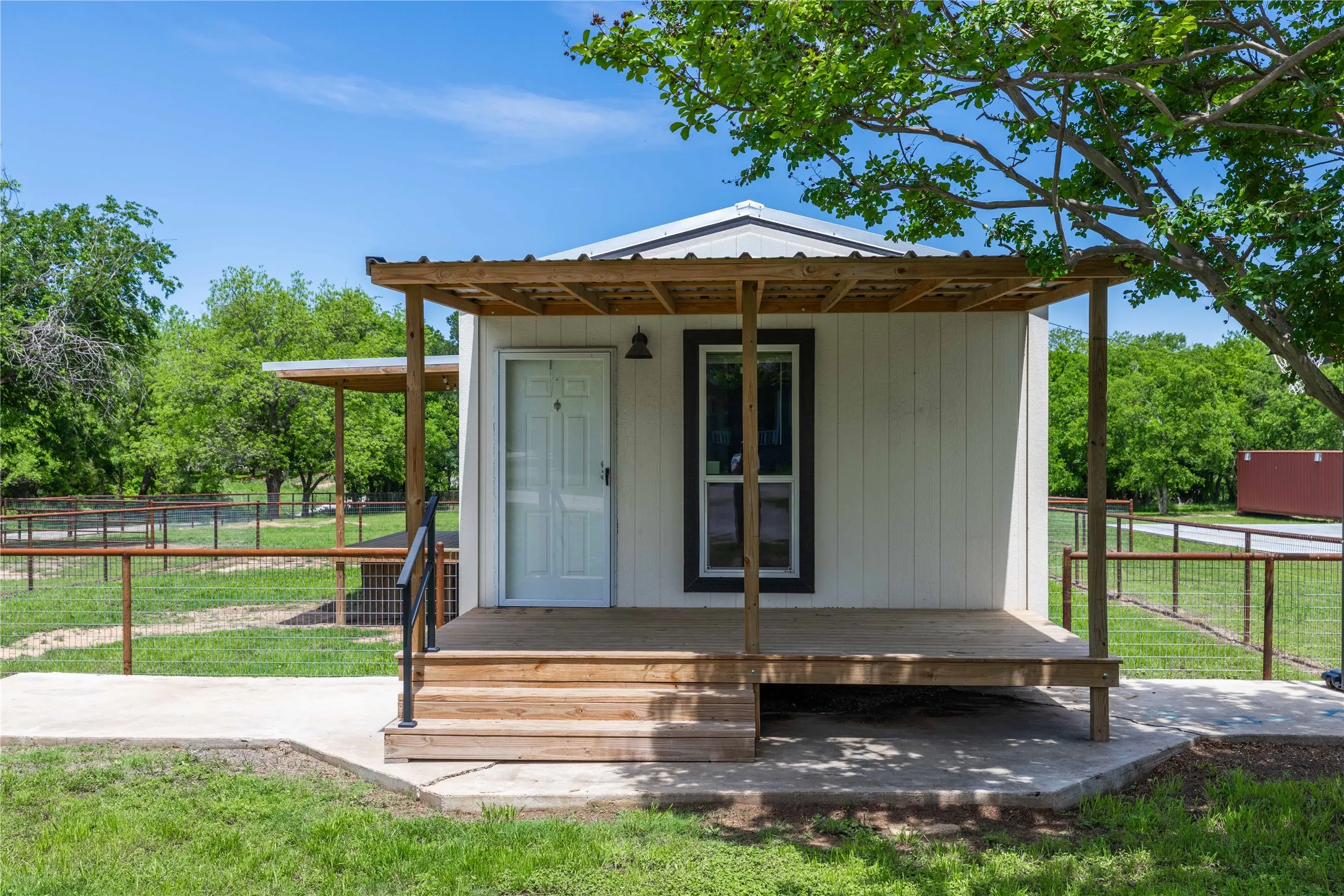 Manufactured Home For Sale in Comanche County , 601 E Reynosa, De Leon, Texas 76444, 1 Bedroom, 1 Bathroom, Garage spaces, 640 Sqft, built in 2025, New Construction - Complete, mls#21252942, Real Estate Agent in De Leon, Homes For Sale in Comanche county, Homes For Sale in De Leon, Realtor in De Leon Texas, Real Estate Brokerage Independent Realty Texas, Luminita Cordes Realtor
