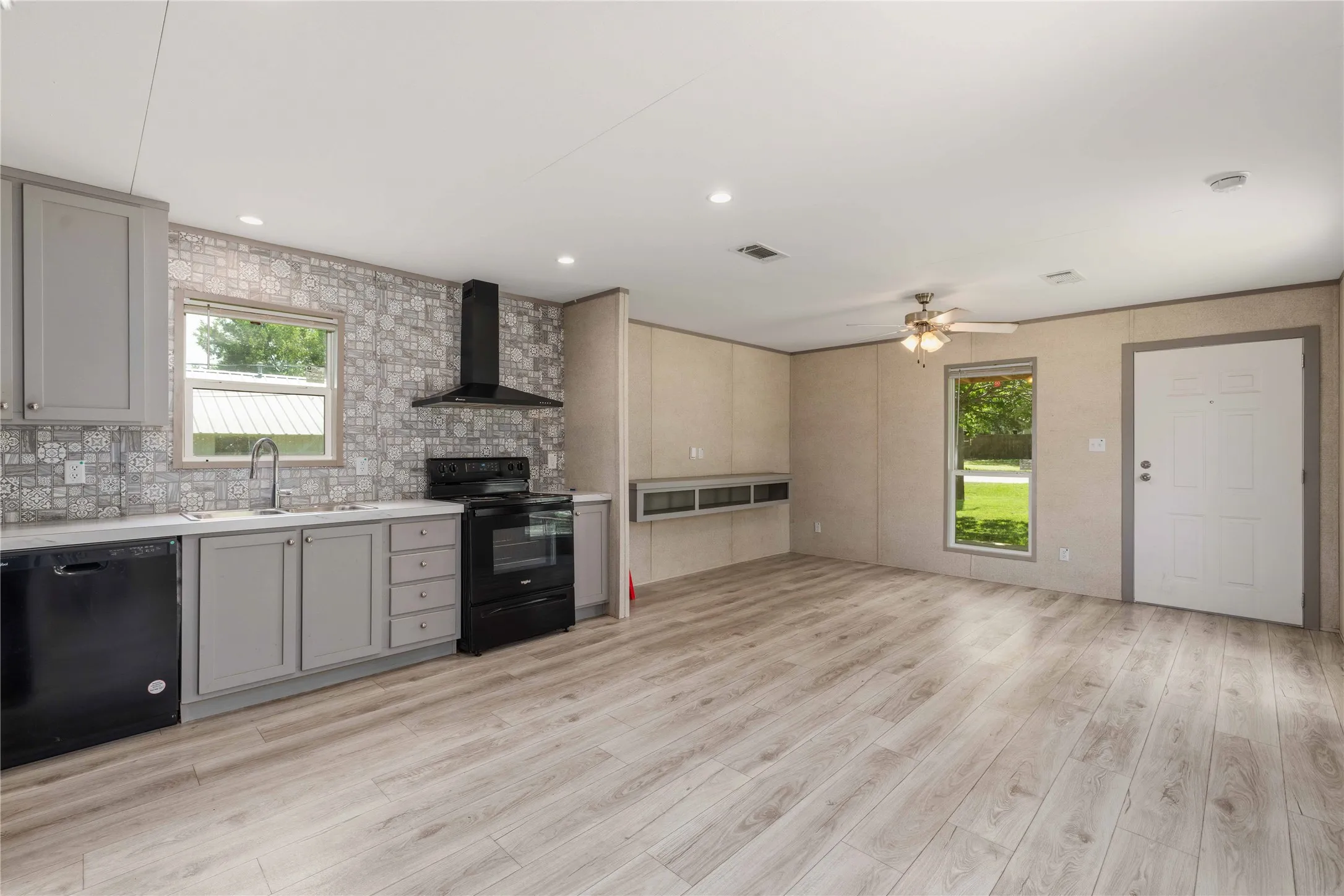 Manufactured Home For Sale in Comanche County , 601 E Reynosa, De Leon, Texas 76444, 1 Bedroom, 1 Bathroom, Garage spaces, 640 Sqft, built in 2025, New Construction - Complete, mls#21252942, Real Estate Agent in De Leon, Homes For Sale in Comanche county, Homes For Sale in De Leon, Realtor in De Leon Texas, Real Estate Brokerage Independent Realty Texas, Luminita Cordes Realtor