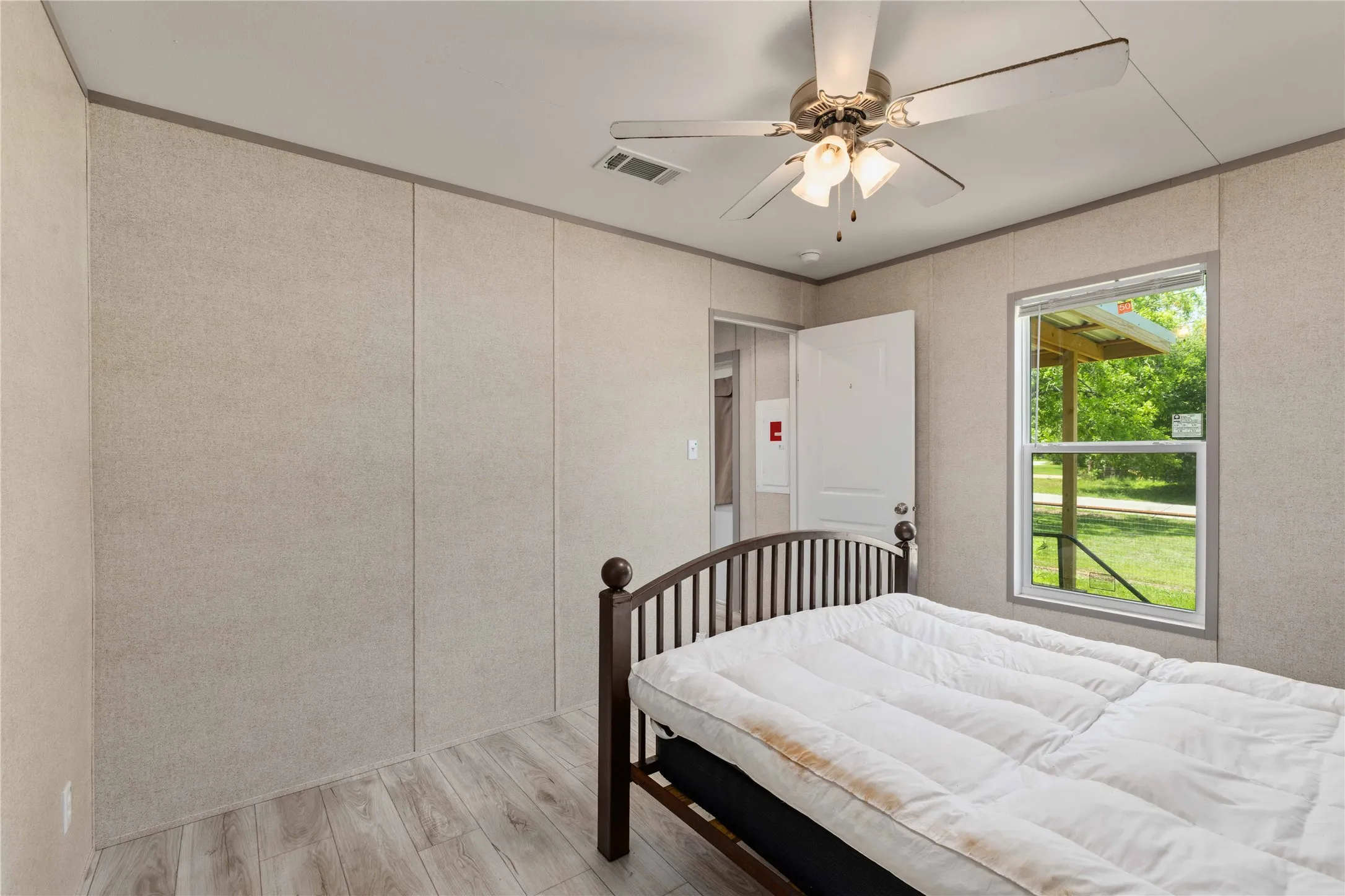 Manufactured Home For Sale in Comanche County , 601 E Reynosa, De Leon, Texas 76444, 1 Bedroom, 1 Bathroom, Garage spaces, 640 Sqft, built in 2025, New Construction - Complete, mls#21252942, Real Estate Agent in De Leon, Homes For Sale in Comanche county, Homes For Sale in De Leon, Realtor in De Leon Texas, Real Estate Brokerage Independent Realty Texas, Luminita Cordes Realtor