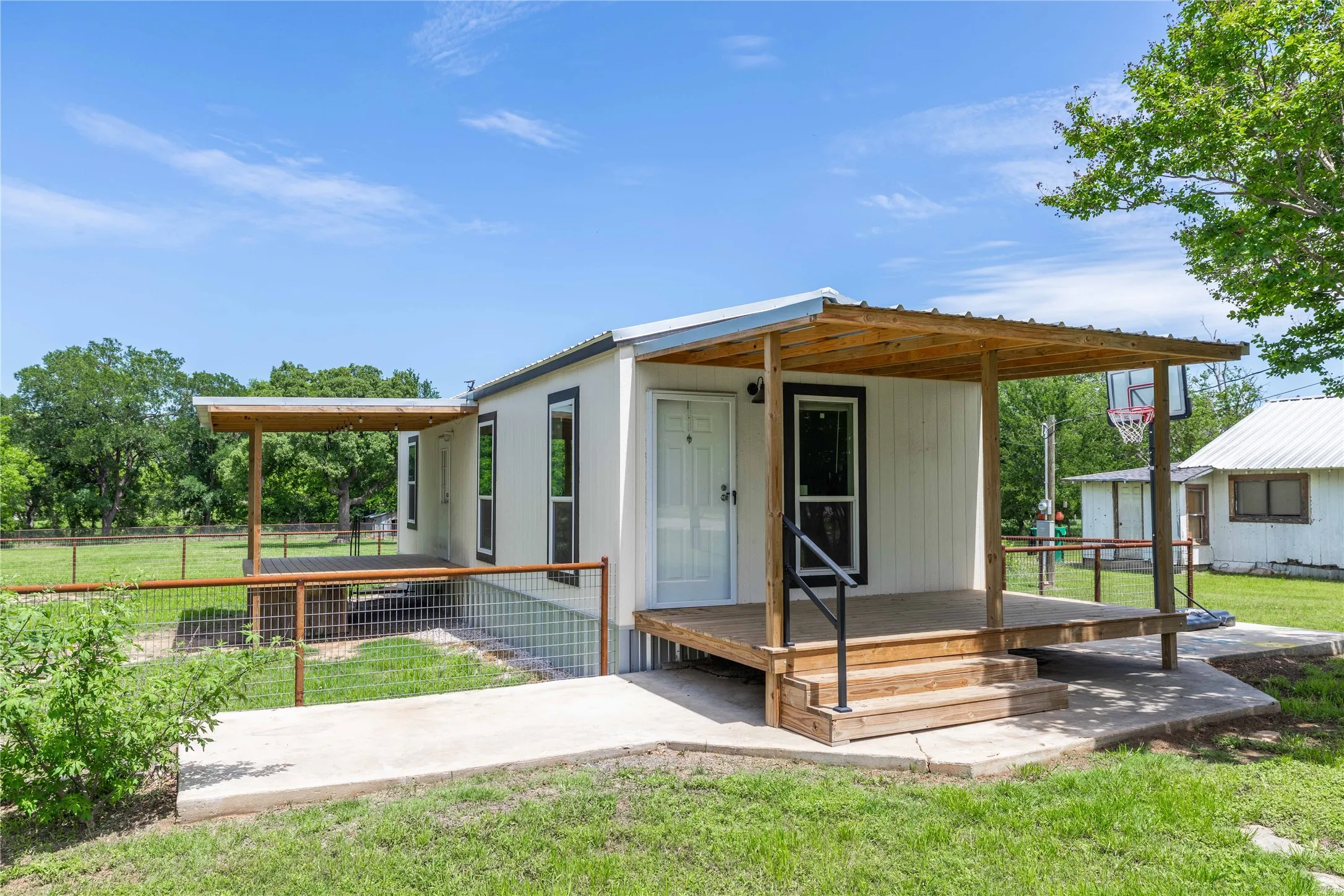 Manufactured Home For Sale in Comanche County , 601 E Reynosa, De Leon, Texas 76444, 1 Bedroom, 1 Bathroom, Garage spaces, 640 Sqft, built in 2025, New Construction - Complete, mls#21252942, Real Estate Agent in De Leon, Homes For Sale in Comanche county, Homes For Sale in De Leon, Realtor in De Leon Texas, Real Estate Brokerage Independent Realty Texas, Luminita Cordes Realtor