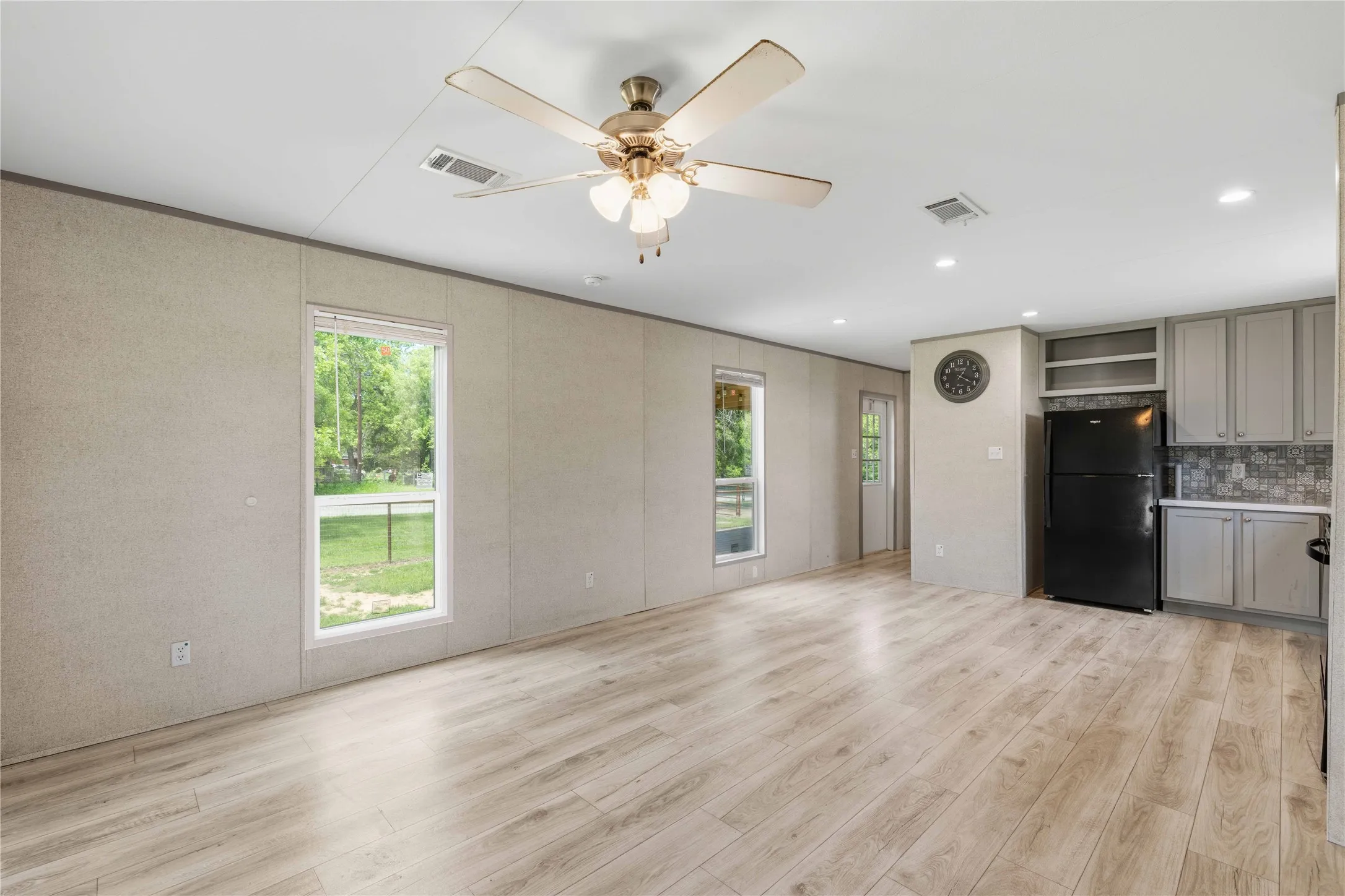 Manufactured Home For Sale in Comanche County , 601 E Reynosa, De Leon, Texas 76444, 1 Bedroom, 1 Bathroom, Garage spaces, 640 Sqft, built in 2025, New Construction - Complete, mls#21252942, Real Estate Agent in De Leon, Homes For Sale in Comanche county, Homes For Sale in De Leon, Realtor in De Leon Texas, Real Estate Brokerage Independent Realty Texas, Luminita Cordes Realtor
