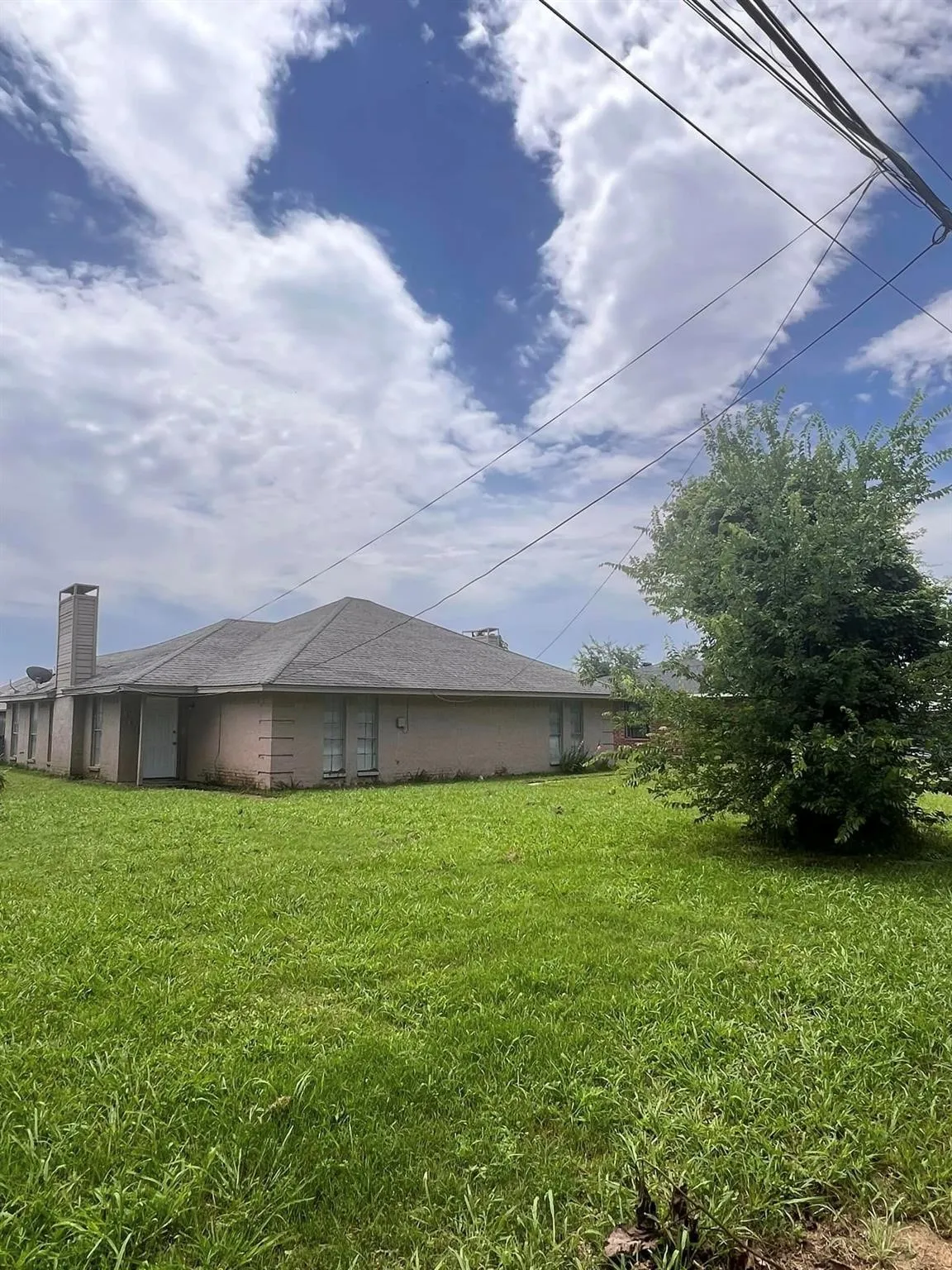 Duplex For Sale in Dallas County , 2904 Edd Road 2904-2908, Dallas, Texas 75253, 4 Bedrooms, 2 Bathrooms, Garage spaces, 0 Sqft, built in 1984, Preowned, Price $370,000, mls#21252944, Real Estate Agent in Dallas, Homes For Sale in Dallas county, Homes For Sale in Dallas, Realtor in Dallas Texas, Real Estate Brokerage Independent Realty Texas, Luminita Cordes Realtor