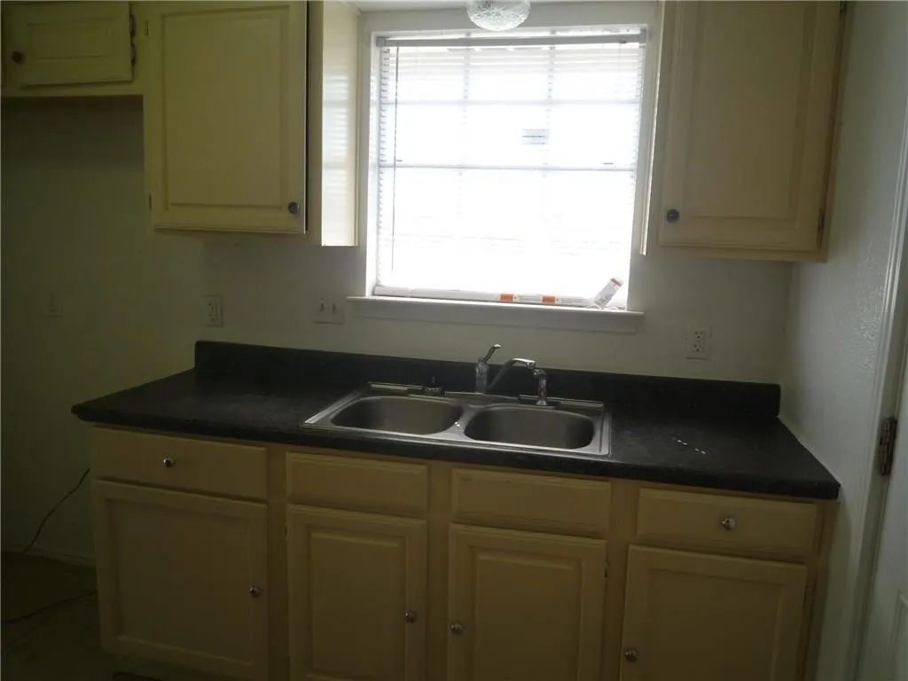 Duplex For Sale in Dallas County , 2904 Edd Road 2904-2908, Dallas, Texas 75253, 4 Bedrooms, 2 Bathrooms, Garage spaces, 0 Sqft, built in 1984, Preowned, Price $370,000, mls#21252944, Real Estate Agent in Dallas, Homes For Sale in Dallas county, Homes For Sale in Dallas, Realtor in Dallas Texas, Real Estate Brokerage Independent Realty Texas, Luminita Cordes Realtor