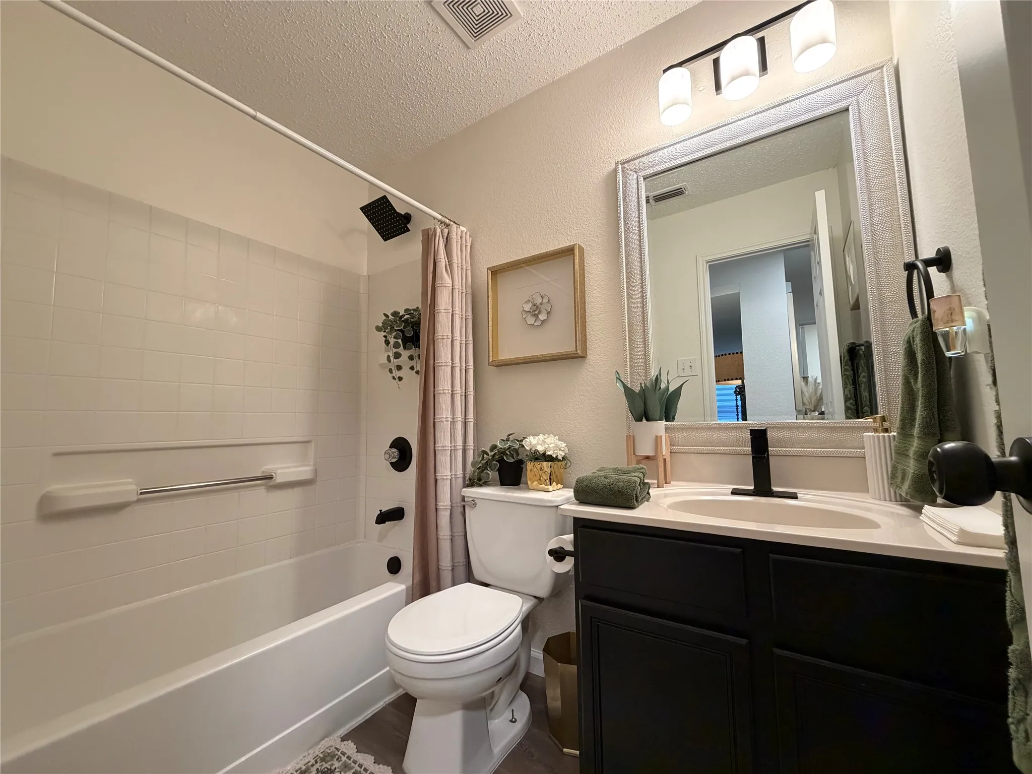 Single Family Residence For Sale in Denton County , 1632 Crown Point Drive, Little Elm, Texas 75036, 3 Bedroom, 2 Bathroom, 2 Garage spaces, 1,672 Sqft, built in 2004, mls#21253335, Real Estate Agent in Little Elm, Homes For Sale in Denton county, Homes For Sale in Little Elm, Realtor in Little Elm Texas, Real Estate Brokerage Independent Realty Texas, Luminita Cordes Realtor