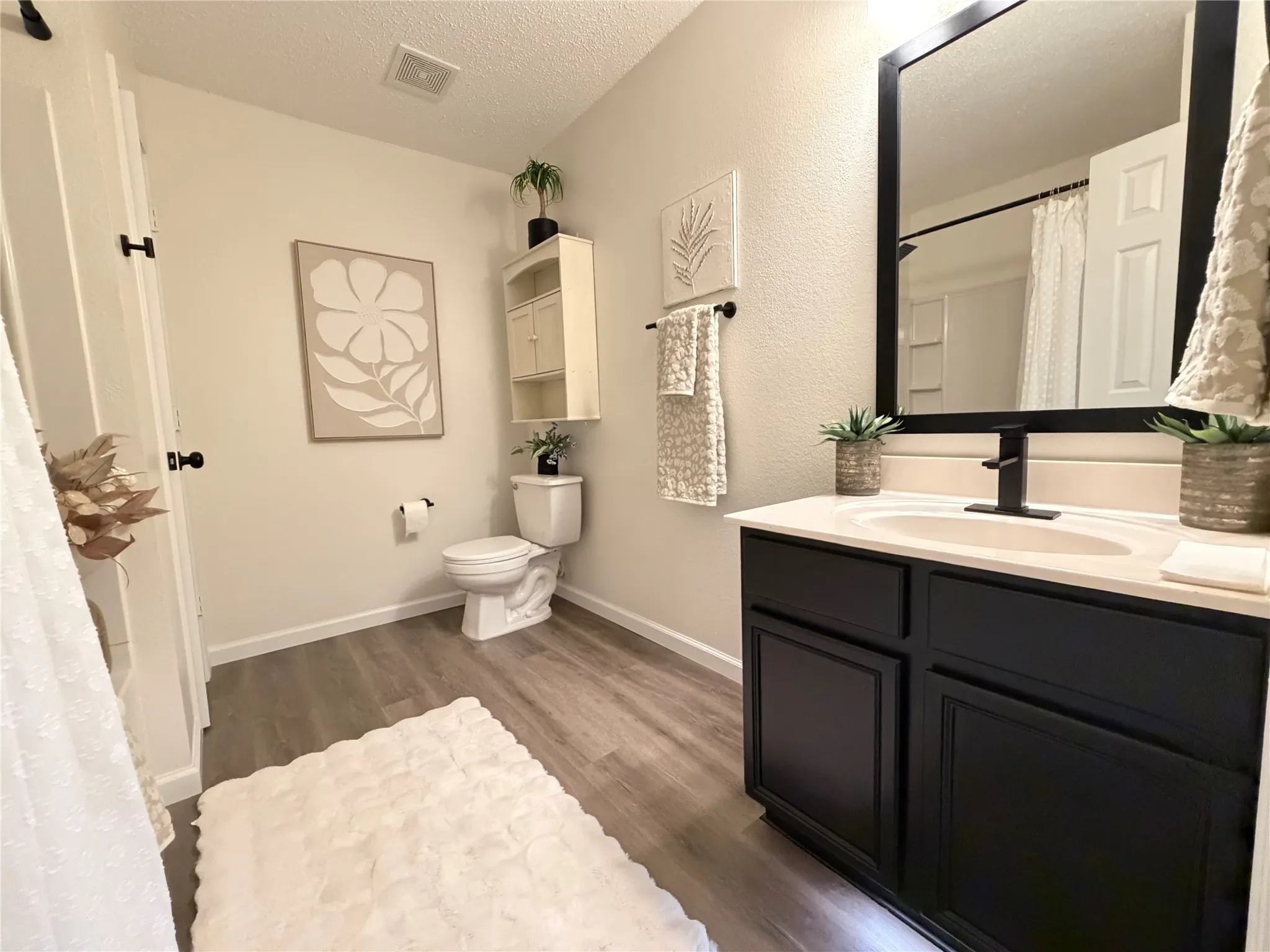 Single Family Residence For Sale in Denton County , 1632 Crown Point Drive, Little Elm, Texas 75036, 3 Bedroom, 2 Bathroom, 2 Garage spaces, 1,672 Sqft, built in 2004, mls#21253335, Real Estate Agent in Little Elm, Homes For Sale in Denton county, Homes For Sale in Little Elm, Realtor in Little Elm Texas, Real Estate Brokerage Independent Realty Texas, Luminita Cordes Realtor
