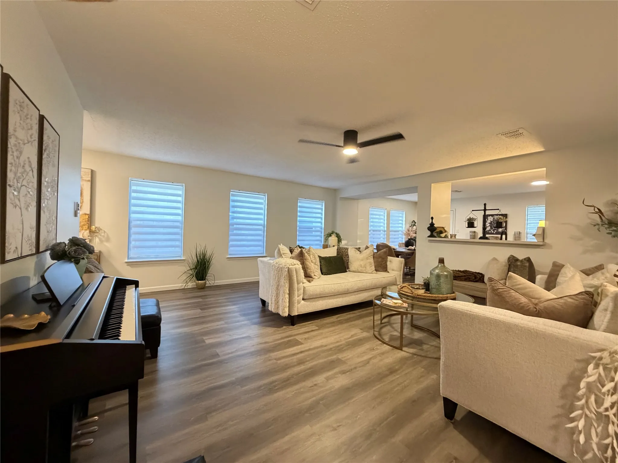 Single Family Residence For Sale in Denton County , 1632 Crown Point Drive, Little Elm, Texas 75036, 3 Bedroom, 2 Bathroom, 2 Garage spaces, 1,672 Sqft, built in 2004, mls#21253335, Real Estate Agent in Little Elm, Homes For Sale in Denton county, Homes For Sale in Little Elm, Realtor in Little Elm Texas, Real Estate Brokerage Independent Realty Texas, Luminita Cordes Realtor