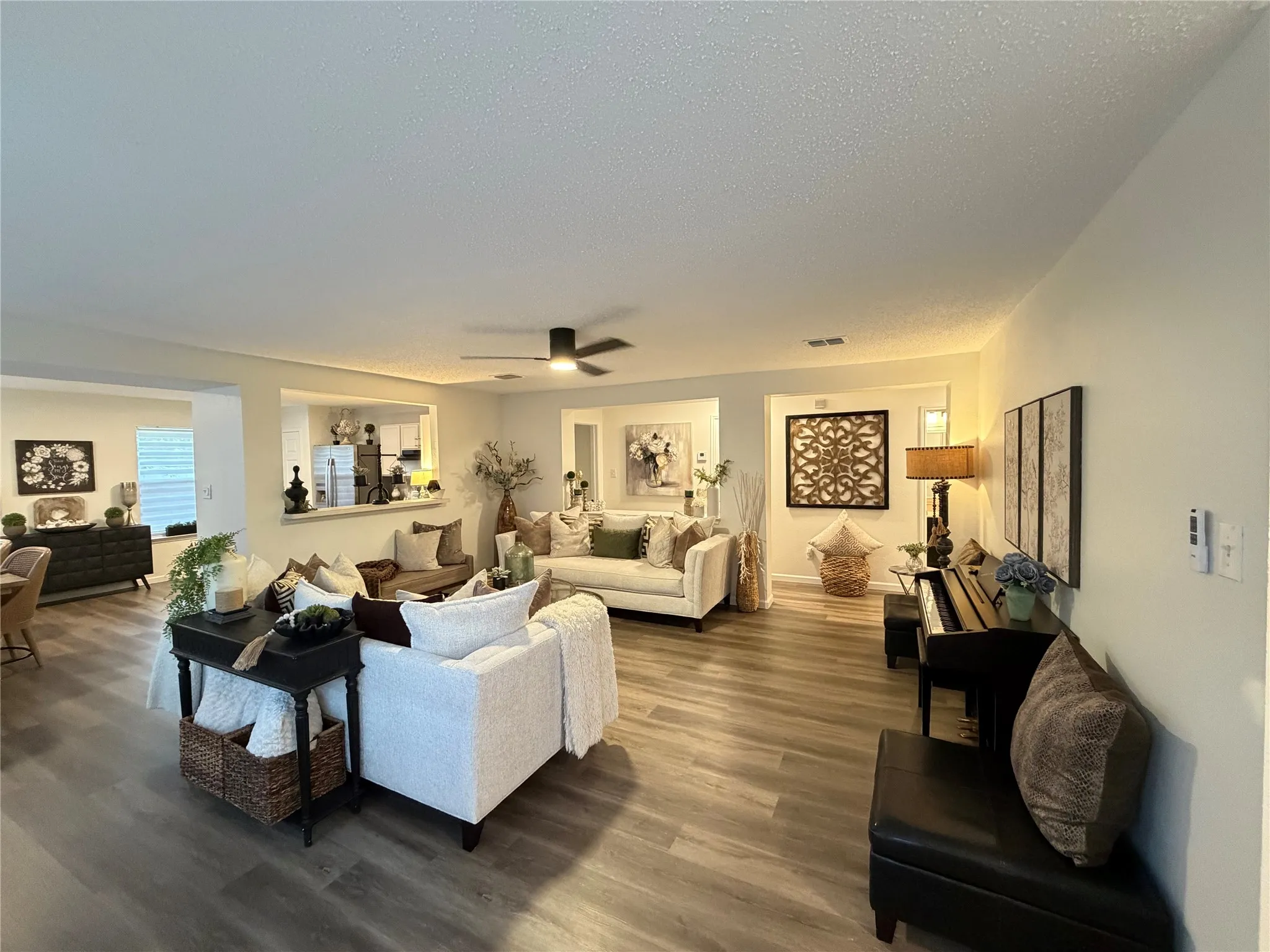 Single Family Residence For Sale in Denton County , 1632 Crown Point Drive, Little Elm, Texas 75036, 3 Bedroom, 2 Bathroom, 2 Garage spaces, 1,672 Sqft, built in 2004, mls#21253335, Real Estate Agent in Little Elm, Homes For Sale in Denton county, Homes For Sale in Little Elm, Realtor in Little Elm Texas, Real Estate Brokerage Independent Realty Texas, Luminita Cordes Realtor