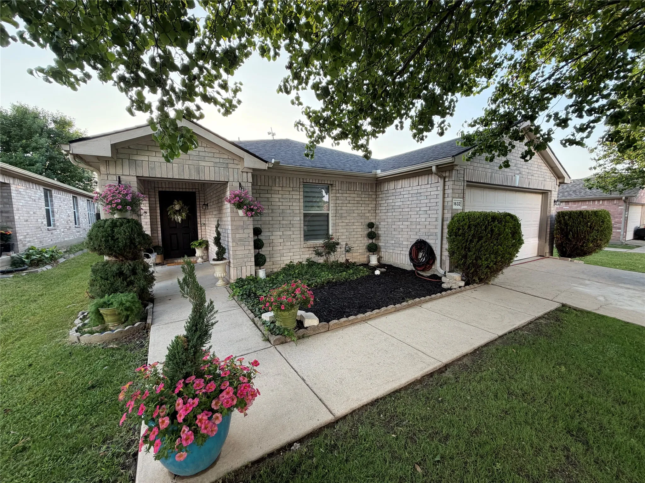 Single Family Residence For Sale in Denton County , 1632 Crown Point Drive, Little Elm, Texas 75036, 3 Bedroom, 2 Bathroom, 2 Garage spaces, 1,672 Sqft, built in 2004, mls#21253335, Real Estate Agent in Little Elm, Homes For Sale in Denton county, Homes For Sale in Little Elm, Realtor in Little Elm Texas, Real Estate Brokerage Independent Realty Texas, Luminita Cordes Realtor