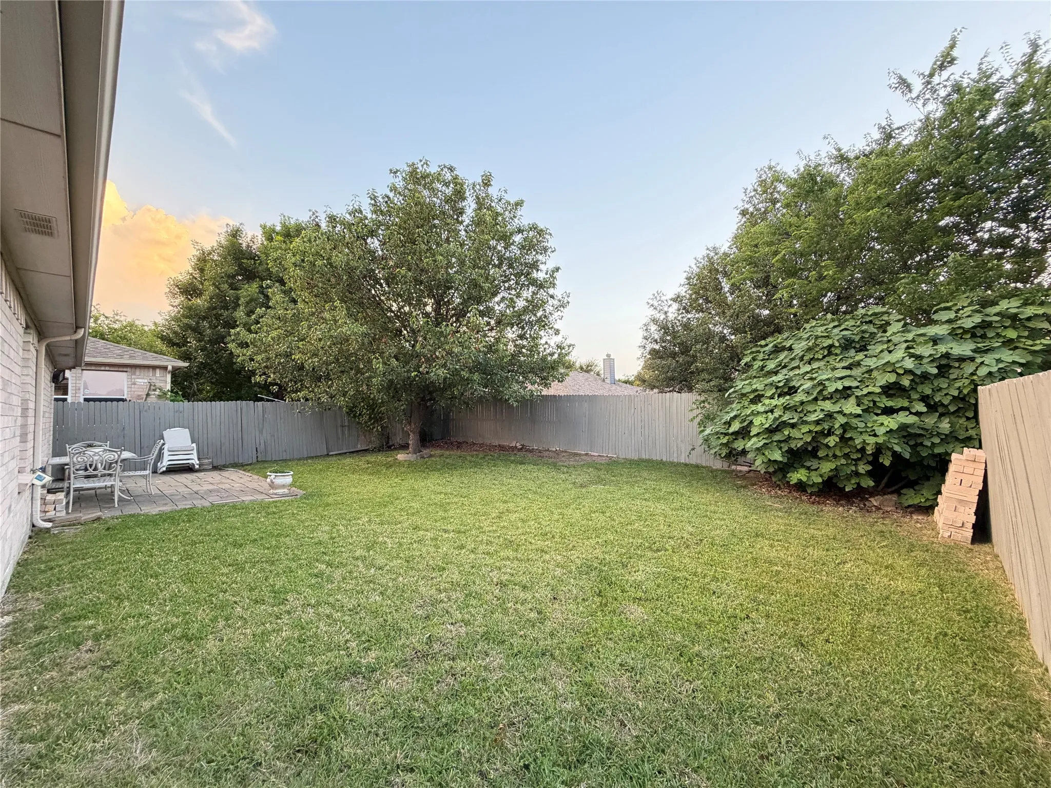 Single Family Residence For Sale in Denton County , 1632 Crown Point Drive, Little Elm, Texas 75036, 3 Bedroom, 2 Bathroom, 2 Garage spaces, 1,672 Sqft, built in 2004, mls#21253335, Real Estate Agent in Little Elm, Homes For Sale in Denton county, Homes For Sale in Little Elm, Realtor in Little Elm Texas, Real Estate Brokerage Independent Realty Texas, Luminita Cordes Realtor