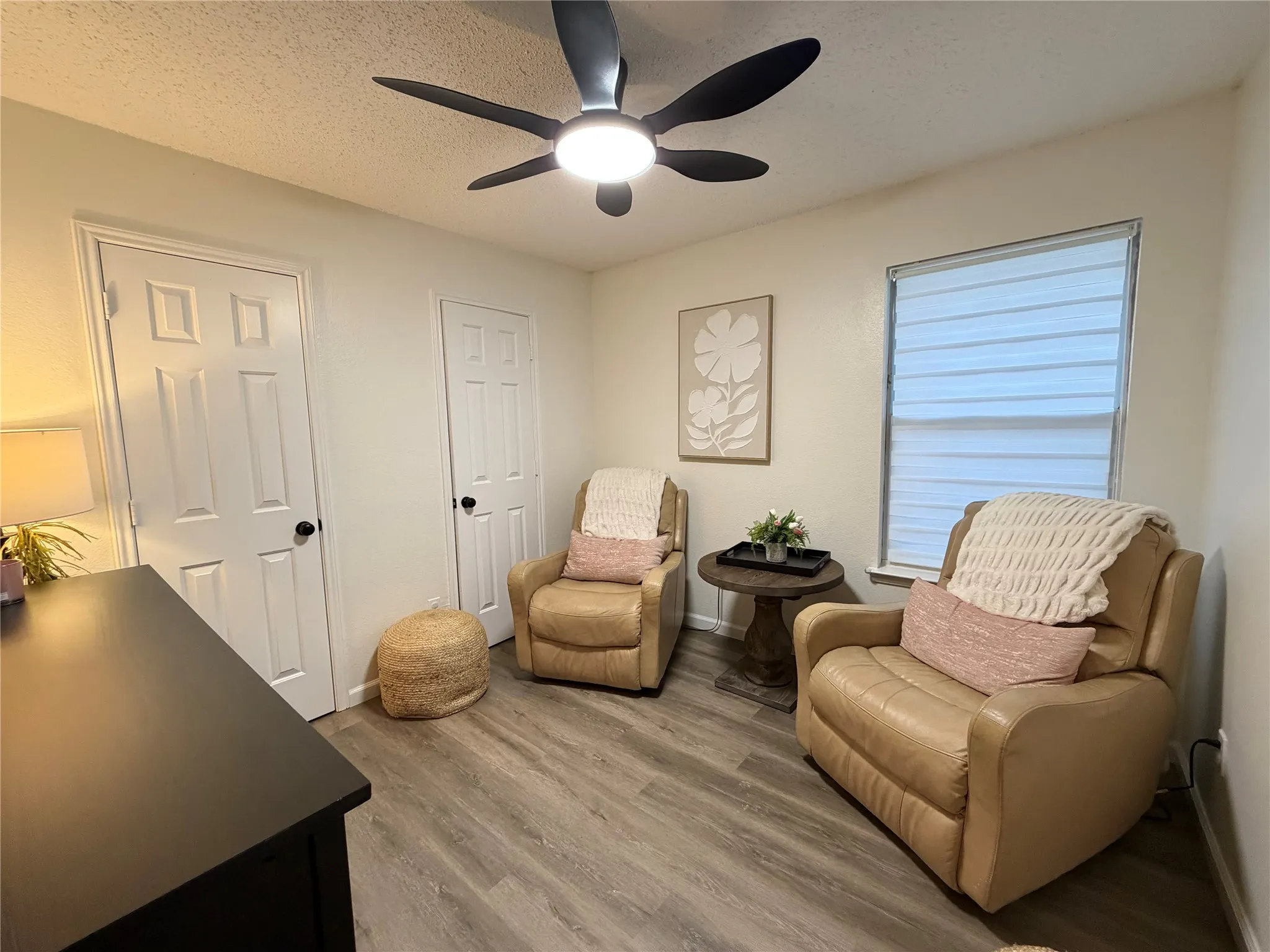 Single Family Residence For Sale in Denton County , 1632 Crown Point Drive, Little Elm, Texas 75036, 3 Bedroom, 2 Bathroom, 2 Garage spaces, 1,672 Sqft, built in 2004, mls#21253335, Real Estate Agent in Little Elm, Homes For Sale in Denton county, Homes For Sale in Little Elm, Realtor in Little Elm Texas, Real Estate Brokerage Independent Realty Texas, Luminita Cordes Realtor