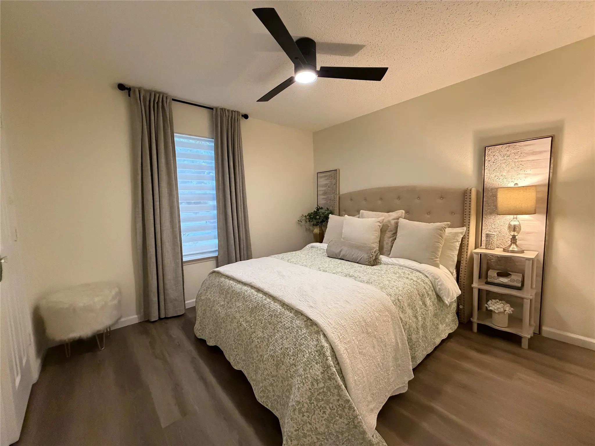 Single Family Residence For Sale in Denton County , 1632 Crown Point Drive, Little Elm, Texas 75036, 3 Bedroom, 2 Bathroom, 2 Garage spaces, 1,672 Sqft, built in 2004, mls#21253335, Real Estate Agent in Little Elm, Homes For Sale in Denton county, Homes For Sale in Little Elm, Realtor in Little Elm Texas, Real Estate Brokerage Independent Realty Texas, Luminita Cordes Realtor