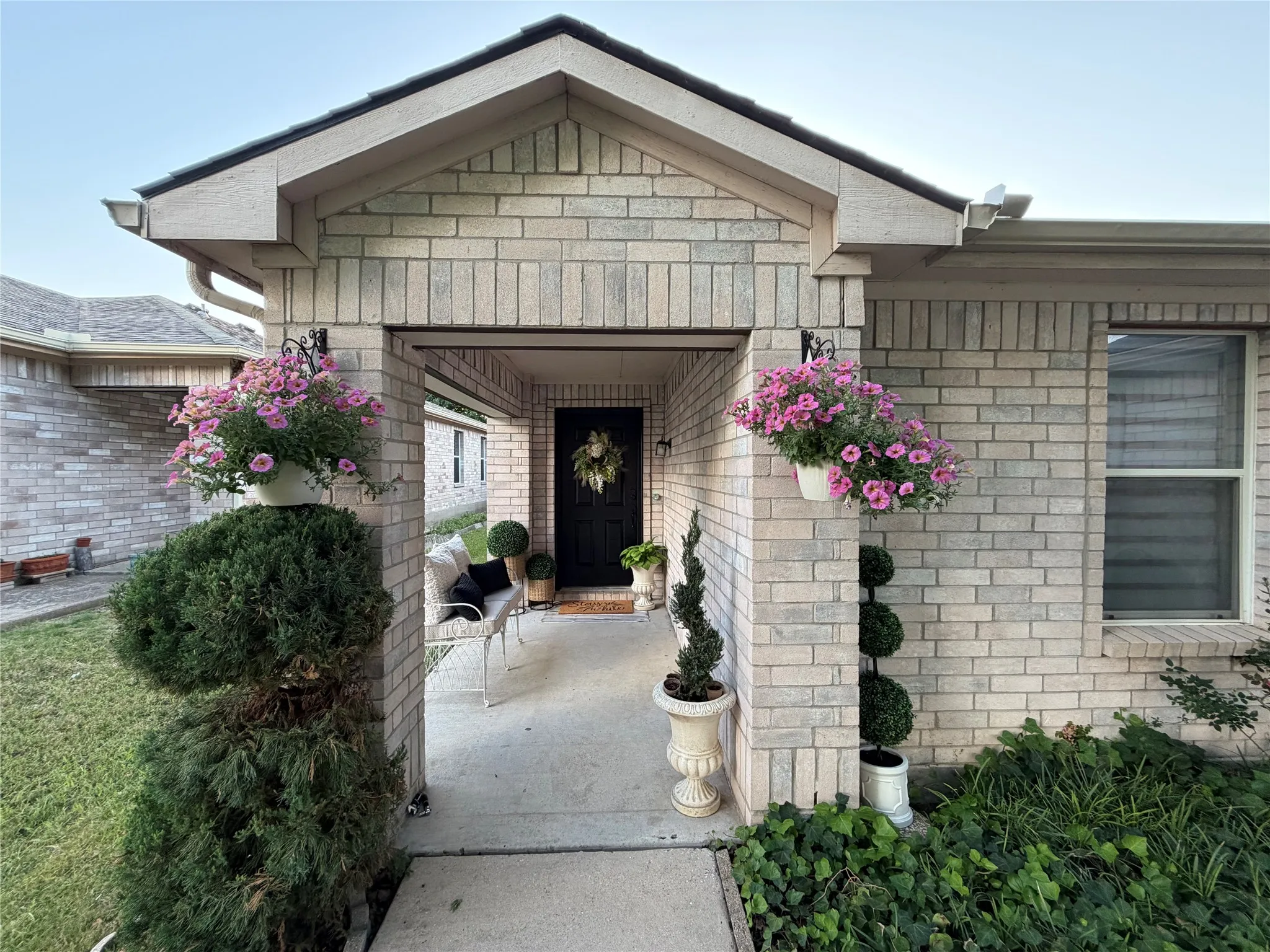 Single Family Residence For Sale in Denton County , 1632 Crown Point Drive, Little Elm, Texas 75036, 3 Bedroom, 2 Bathroom, 2 Garage spaces, 1,672 Sqft, built in 2004, mls#21253335, Real Estate Agent in Little Elm, Homes For Sale in Denton county, Homes For Sale in Little Elm, Realtor in Little Elm Texas, Real Estate Brokerage Independent Realty Texas, Luminita Cordes Realtor