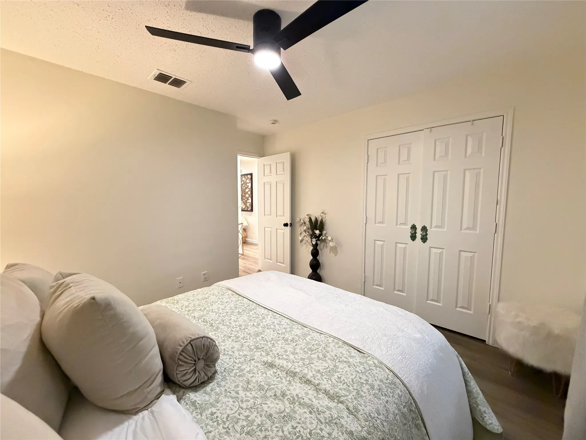 Single Family Residence For Sale in Denton County , 1632 Crown Point Drive, Little Elm, Texas 75036, 3 Bedroom, 2 Bathroom, 2 Garage spaces, 1,672 Sqft, built in 2004, mls#21253335, Real Estate Agent in Little Elm, Homes For Sale in Denton county, Homes For Sale in Little Elm, Realtor in Little Elm Texas, Real Estate Brokerage Independent Realty Texas, Luminita Cordes Realtor